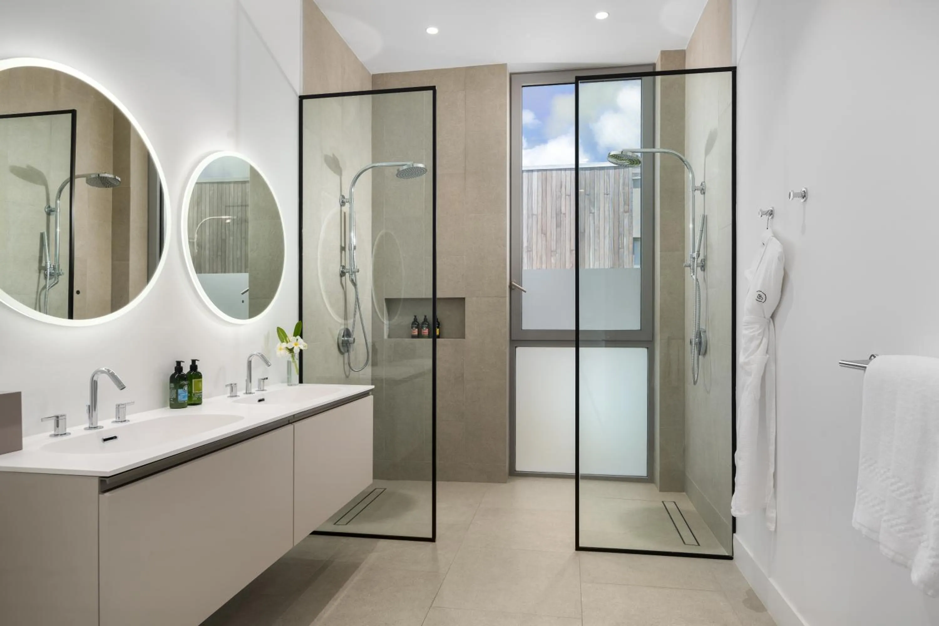 Shower in South Bank