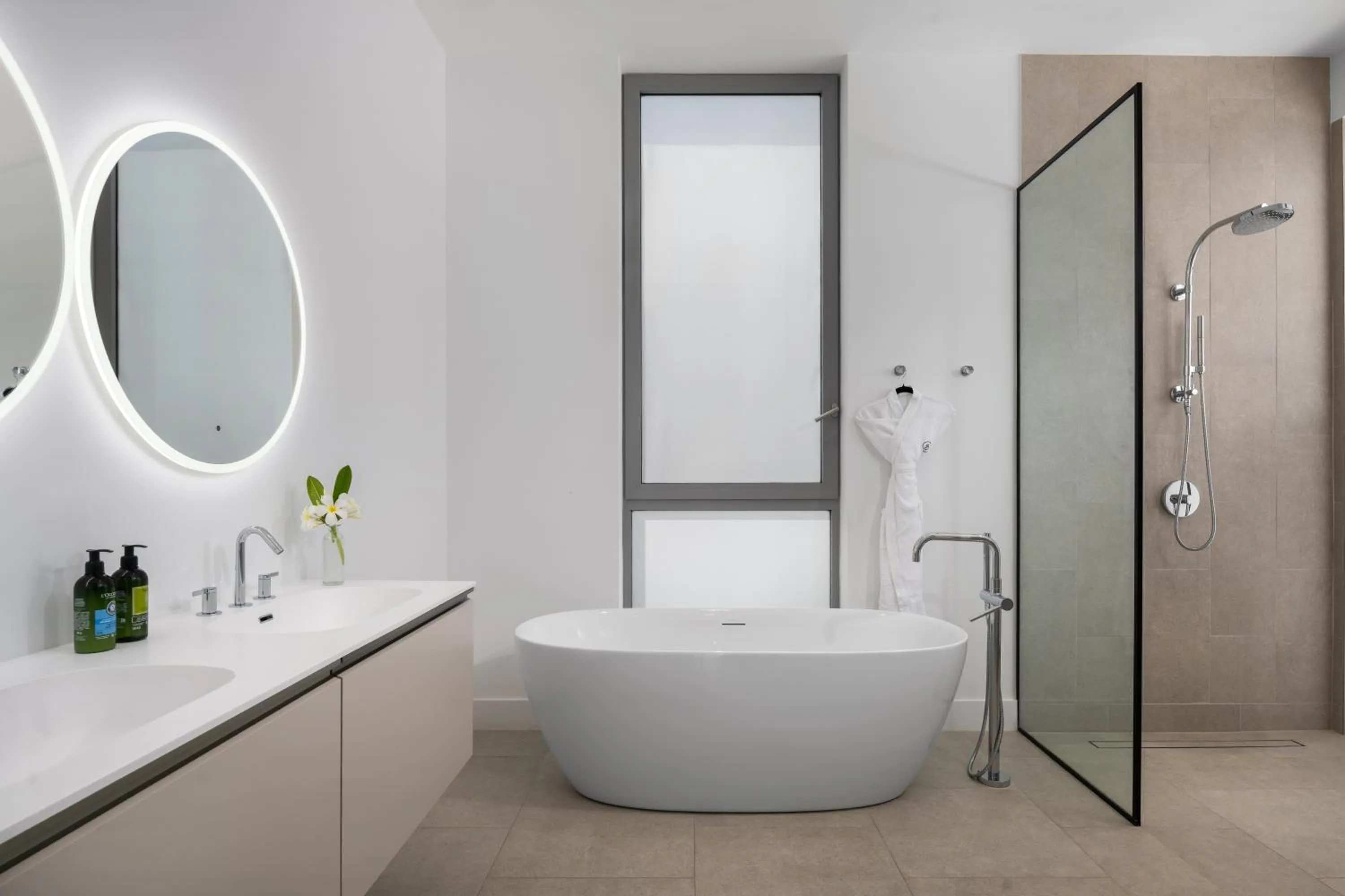 Shower in South Bank