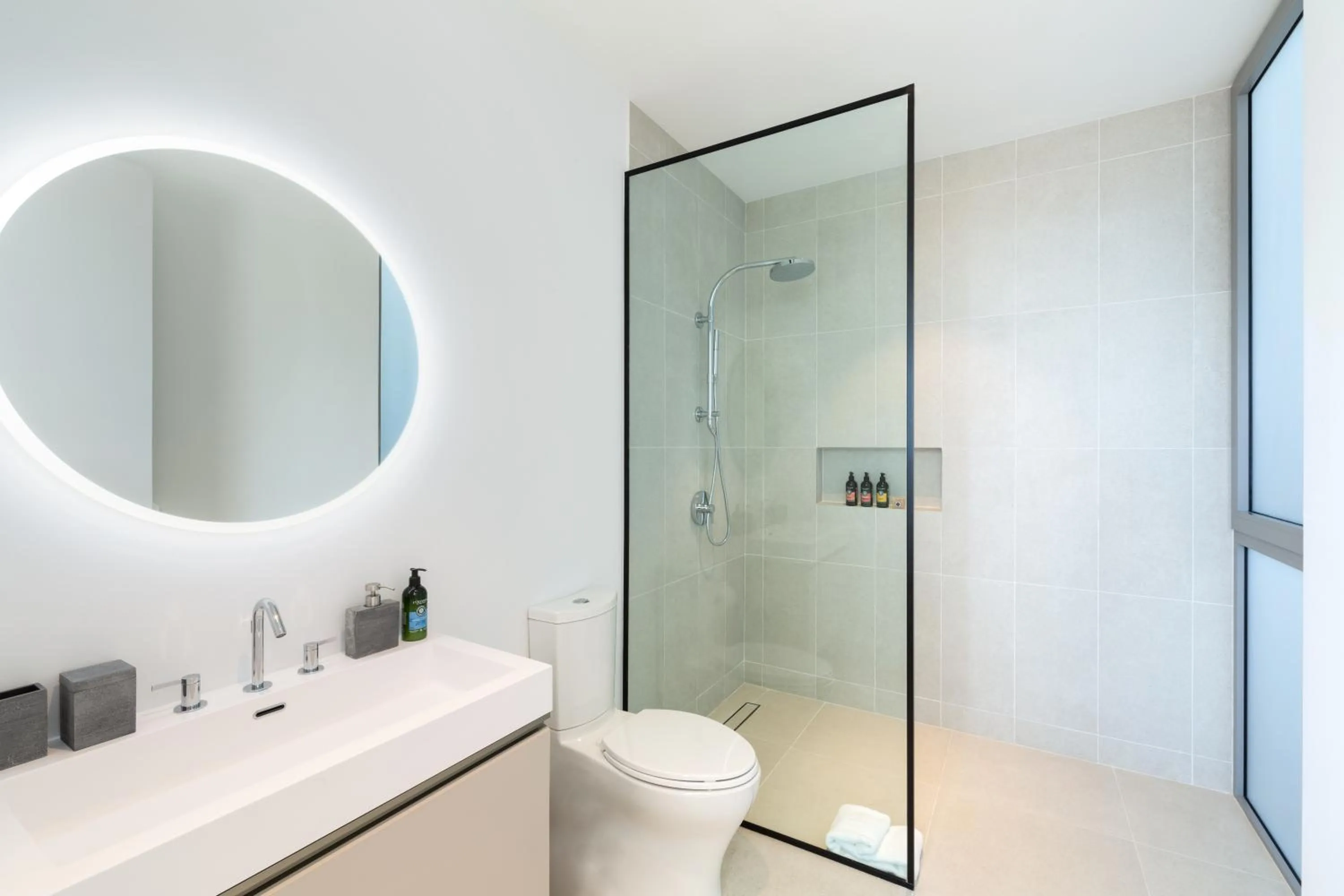 Shower in South Bank