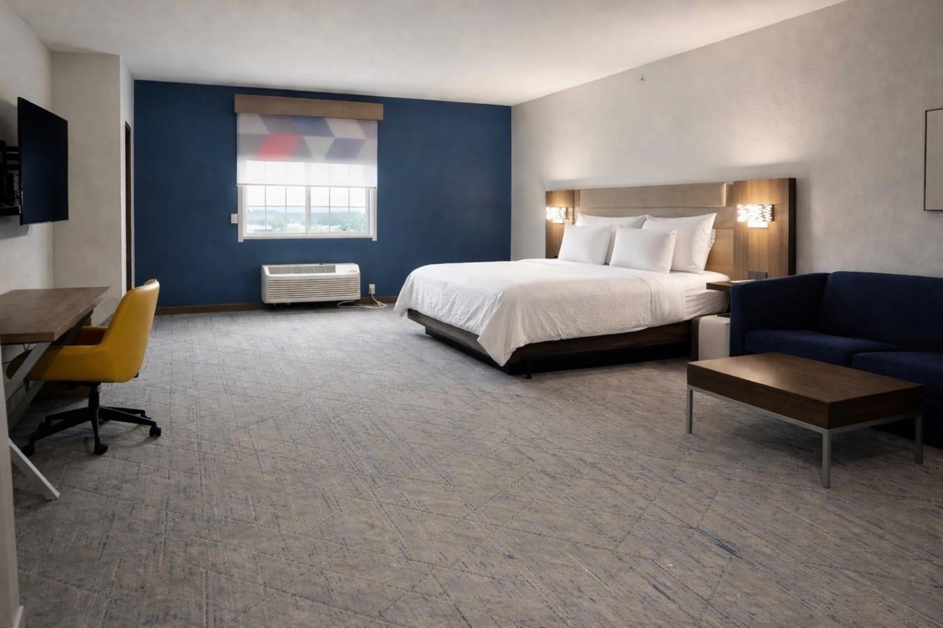 Photo of the whole room, Bed in Holiday Inn Express & Suites Bridgeport by IHG