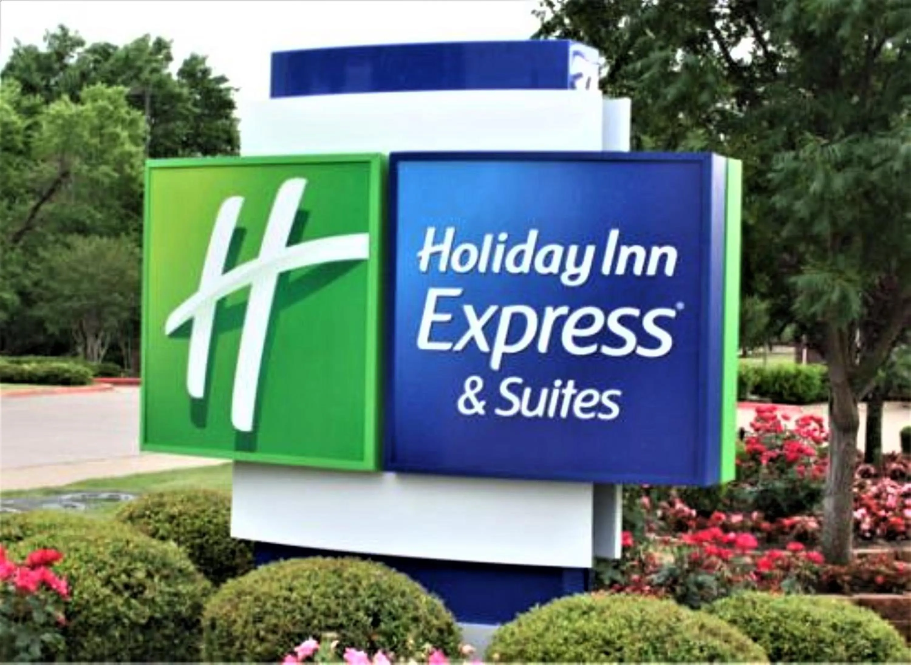 Property building in Holiday Inn Express & Suites Bridgeport by IHG