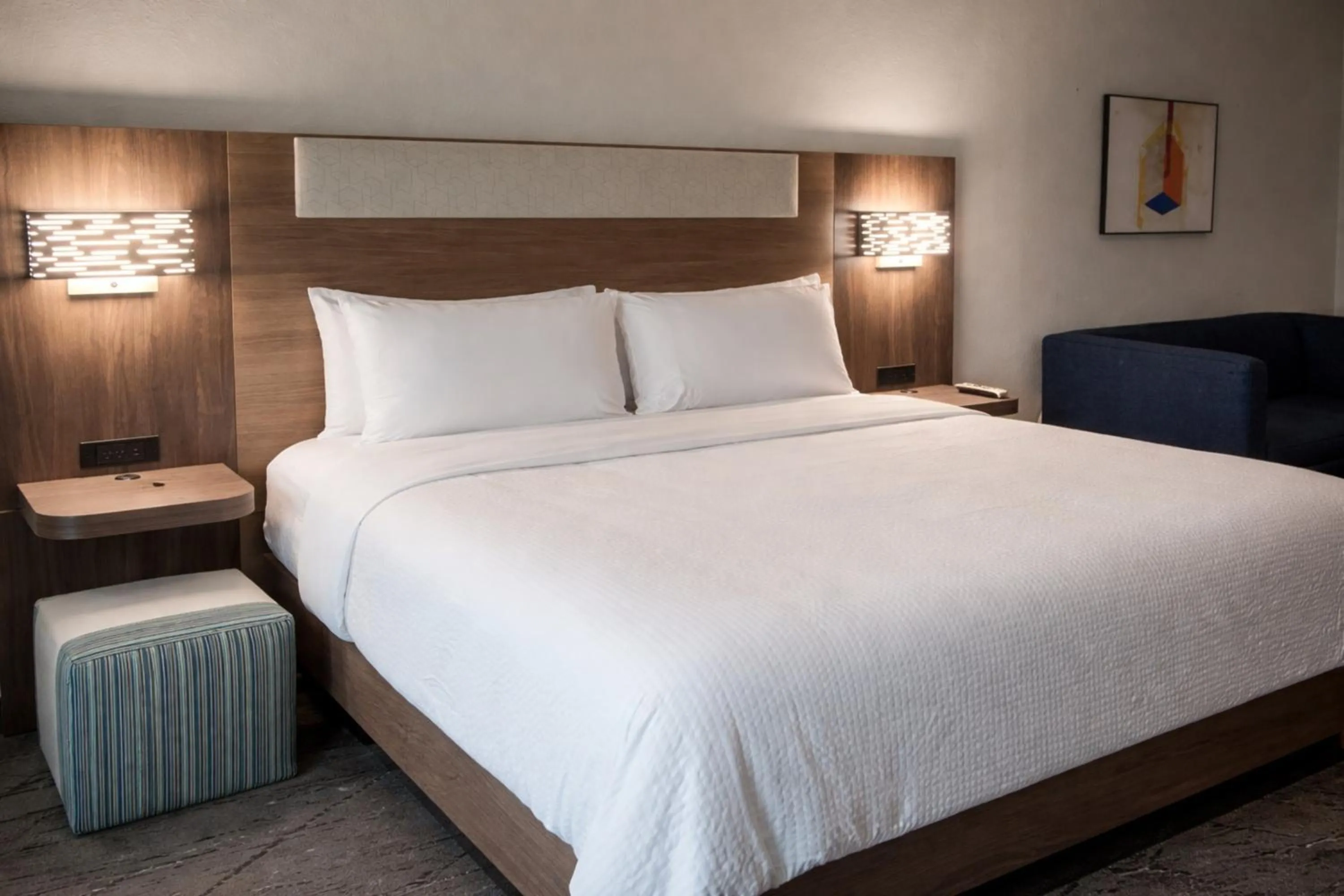 Bedroom, Bed in Holiday Inn Express & Suites Bridgeport by IHG