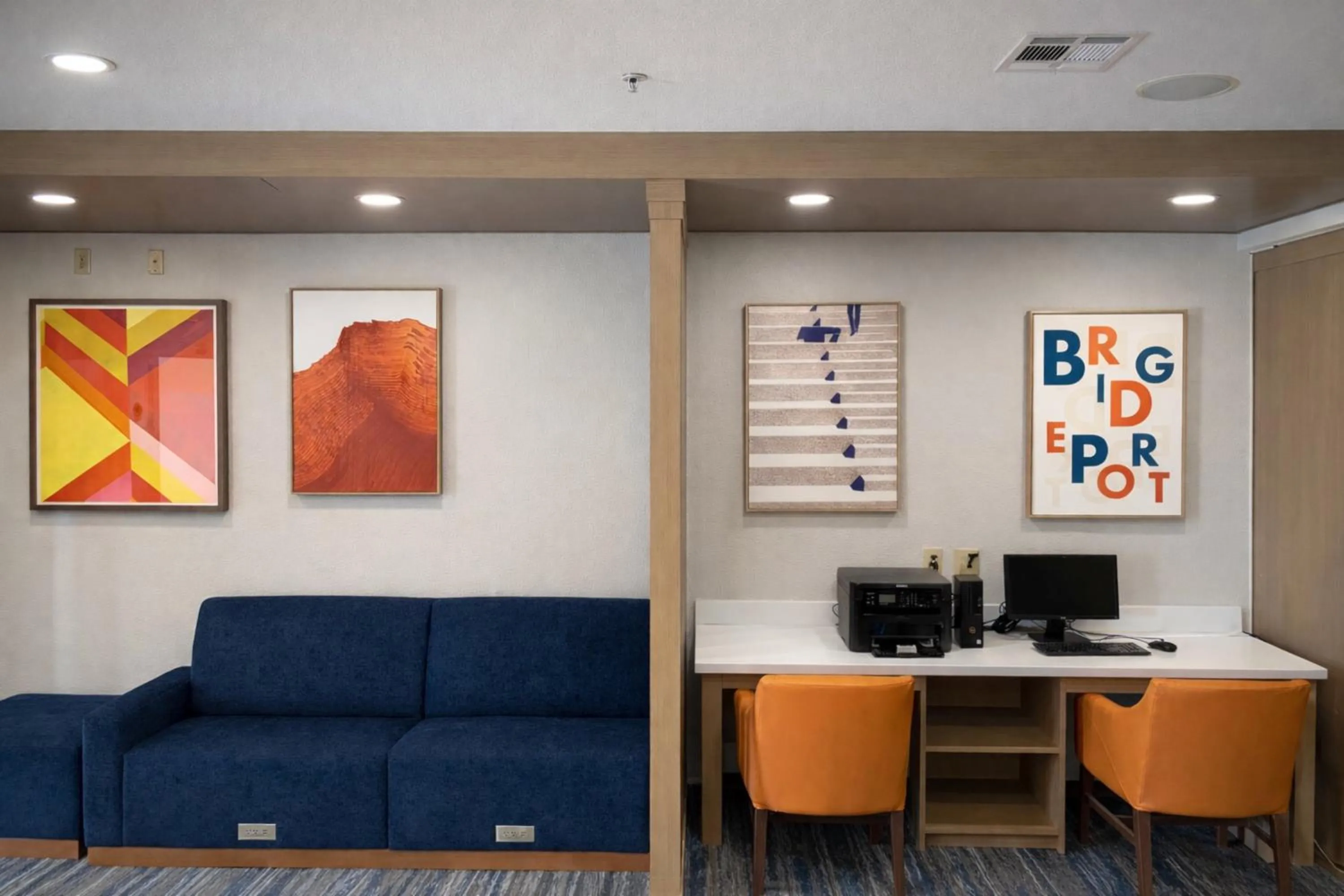 Meeting/conference room in Holiday Inn Express & Suites Bridgeport by IHG