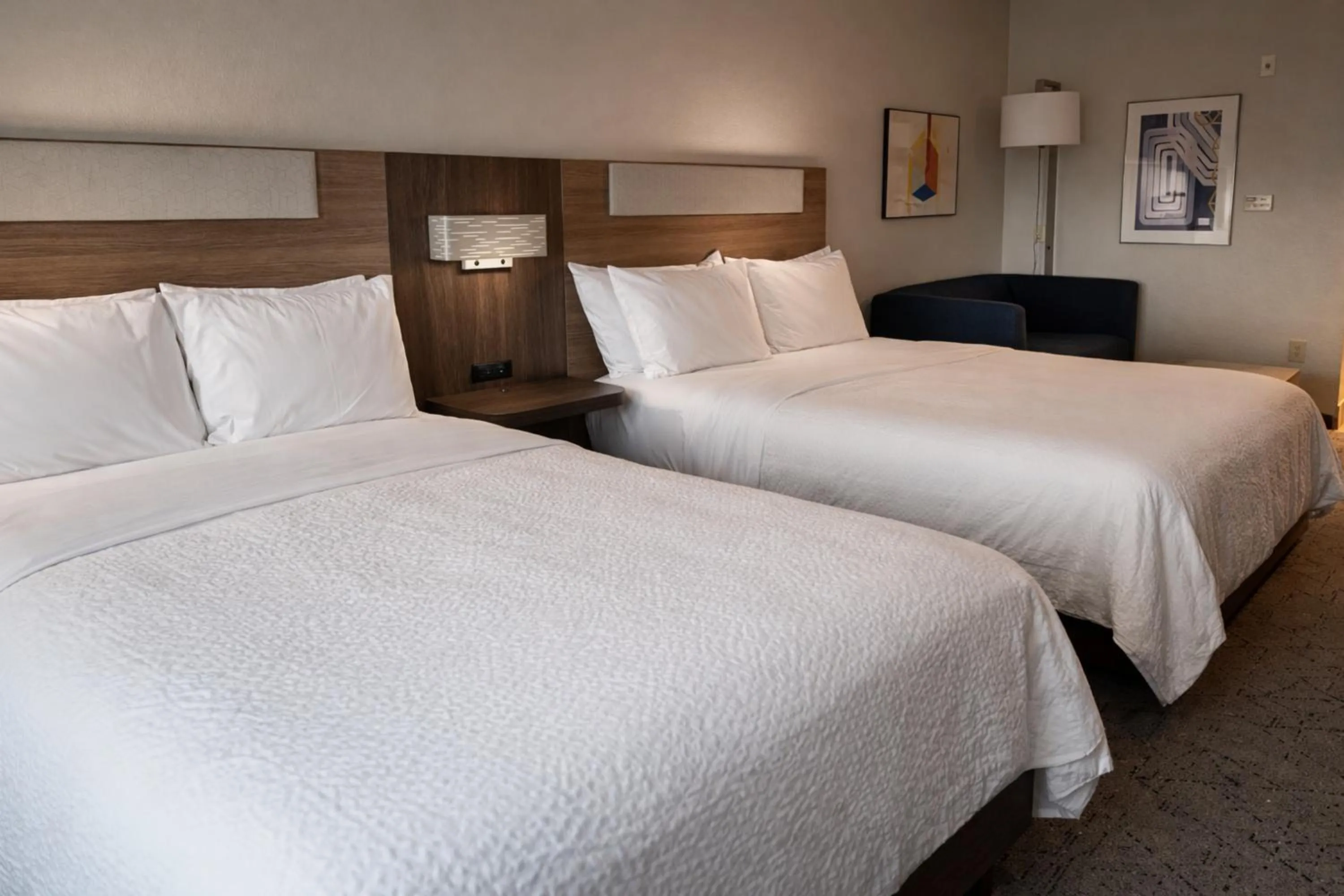 Bedroom, Bed in Holiday Inn Express & Suites Bridgeport by IHG