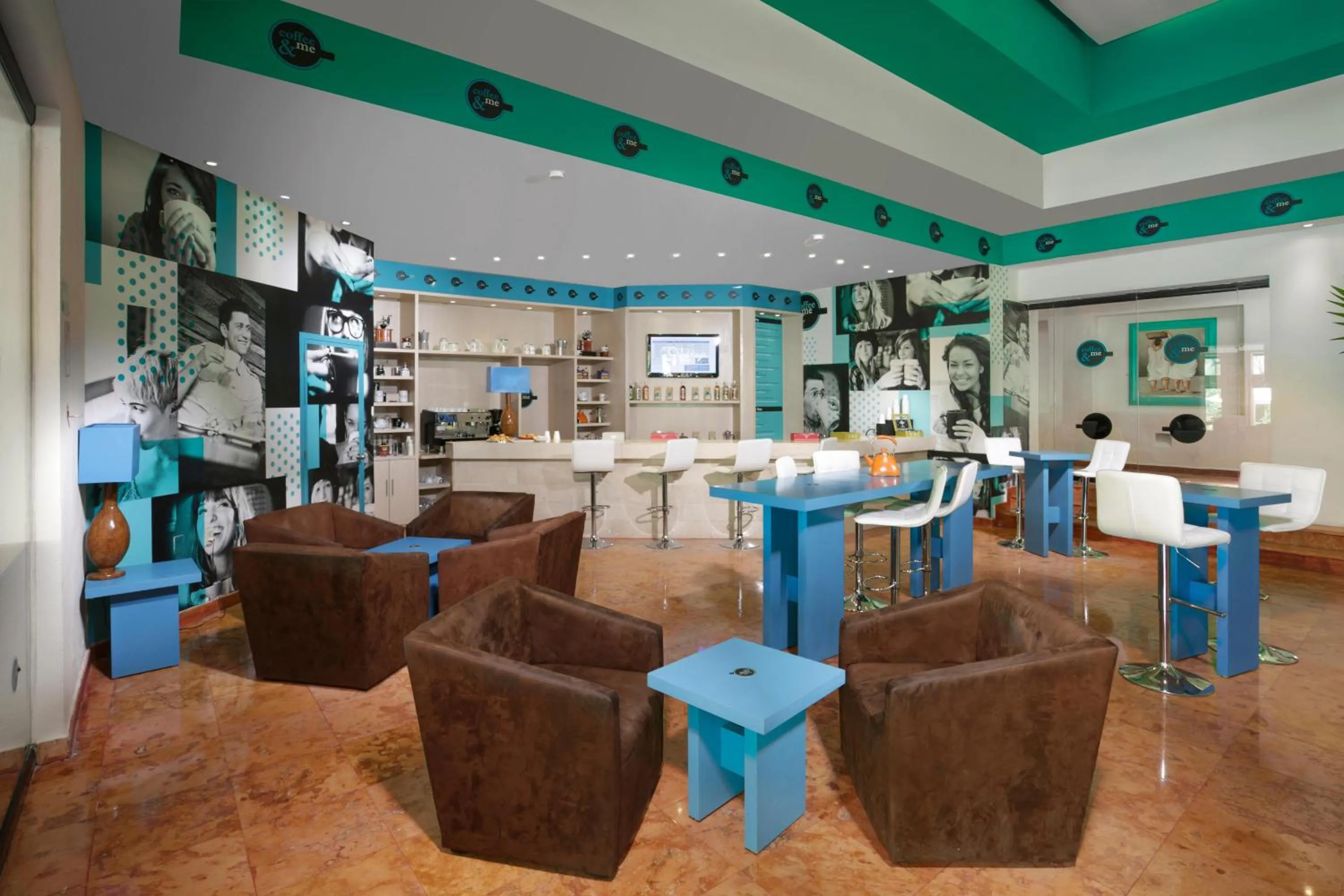 Lounge or bar in The Sens Riviera by Oasis