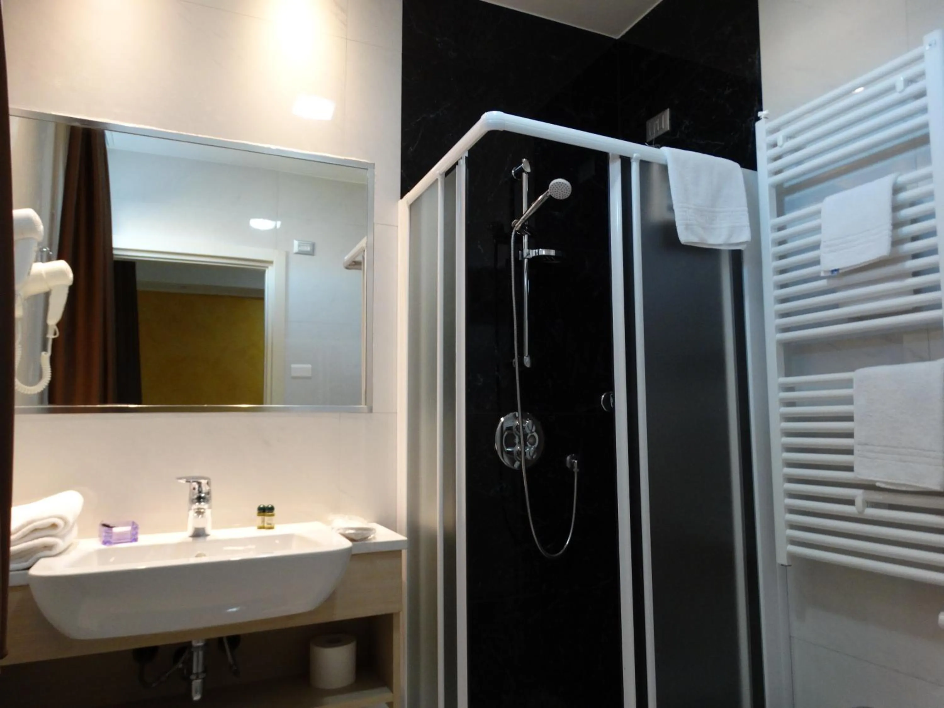 Bathroom in Hotel Moderno