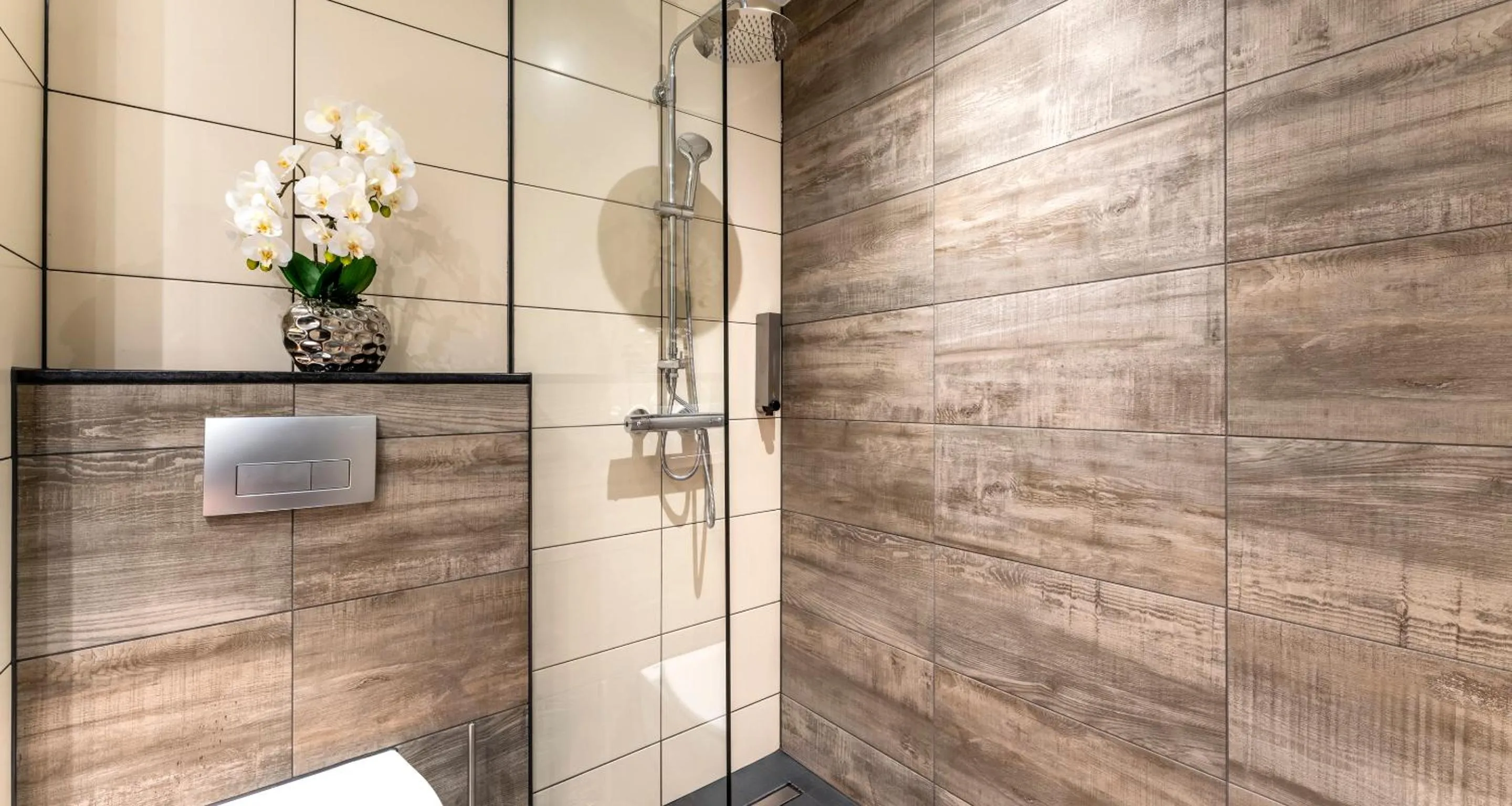 Shower in PLAZA Premium Grand Winston