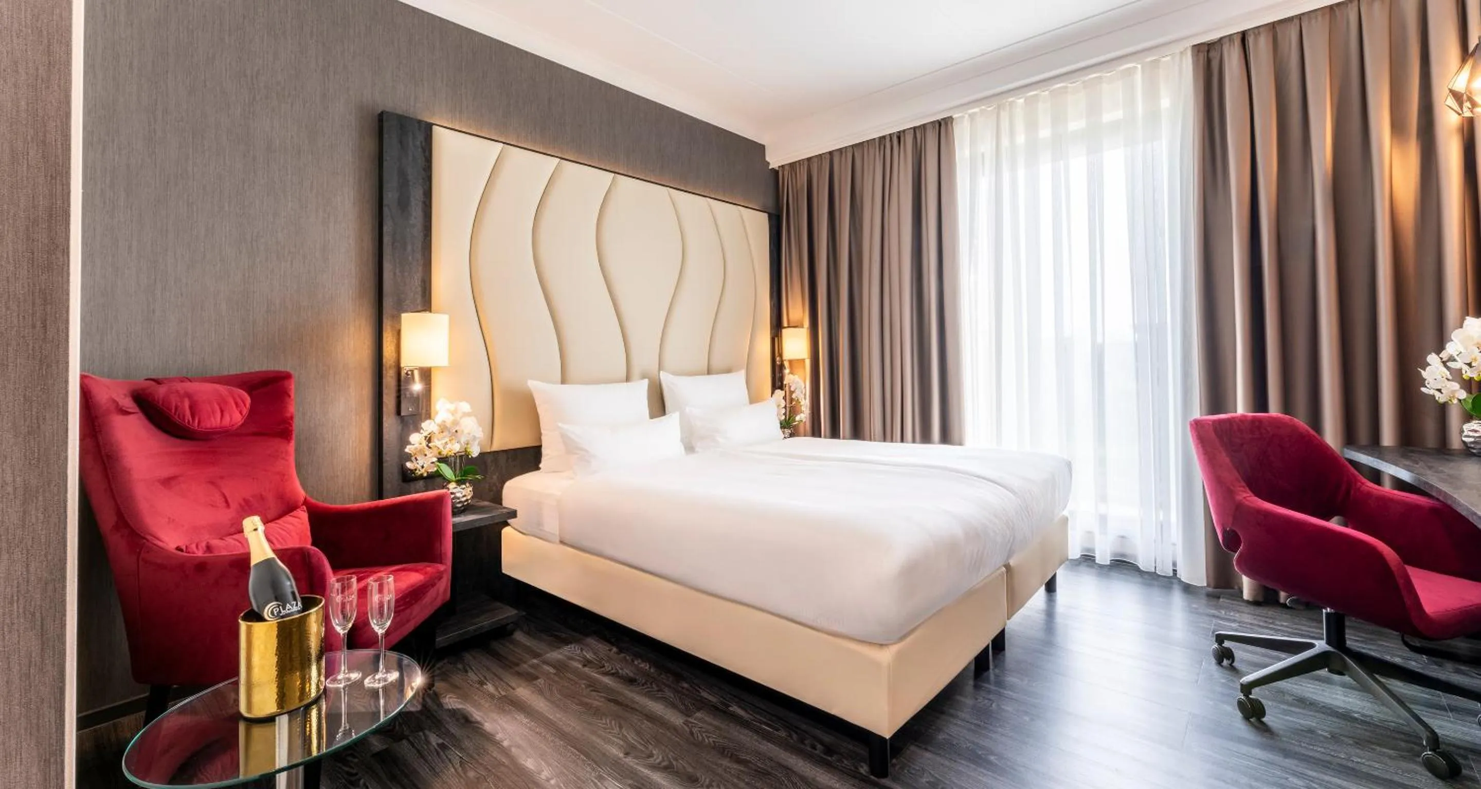 Bed in PLAZA Premium Grand Winston