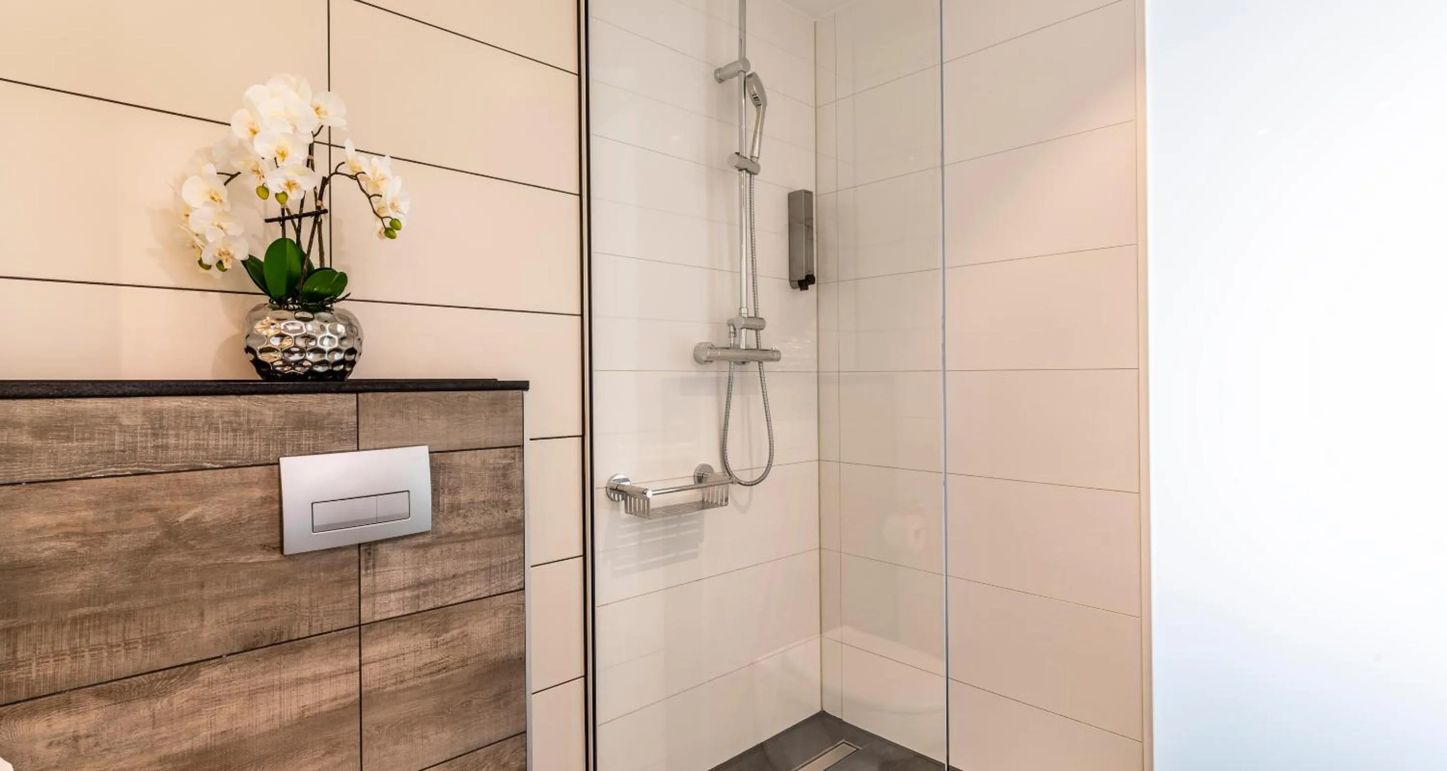 Shower in PLAZA Premium Grand Winston