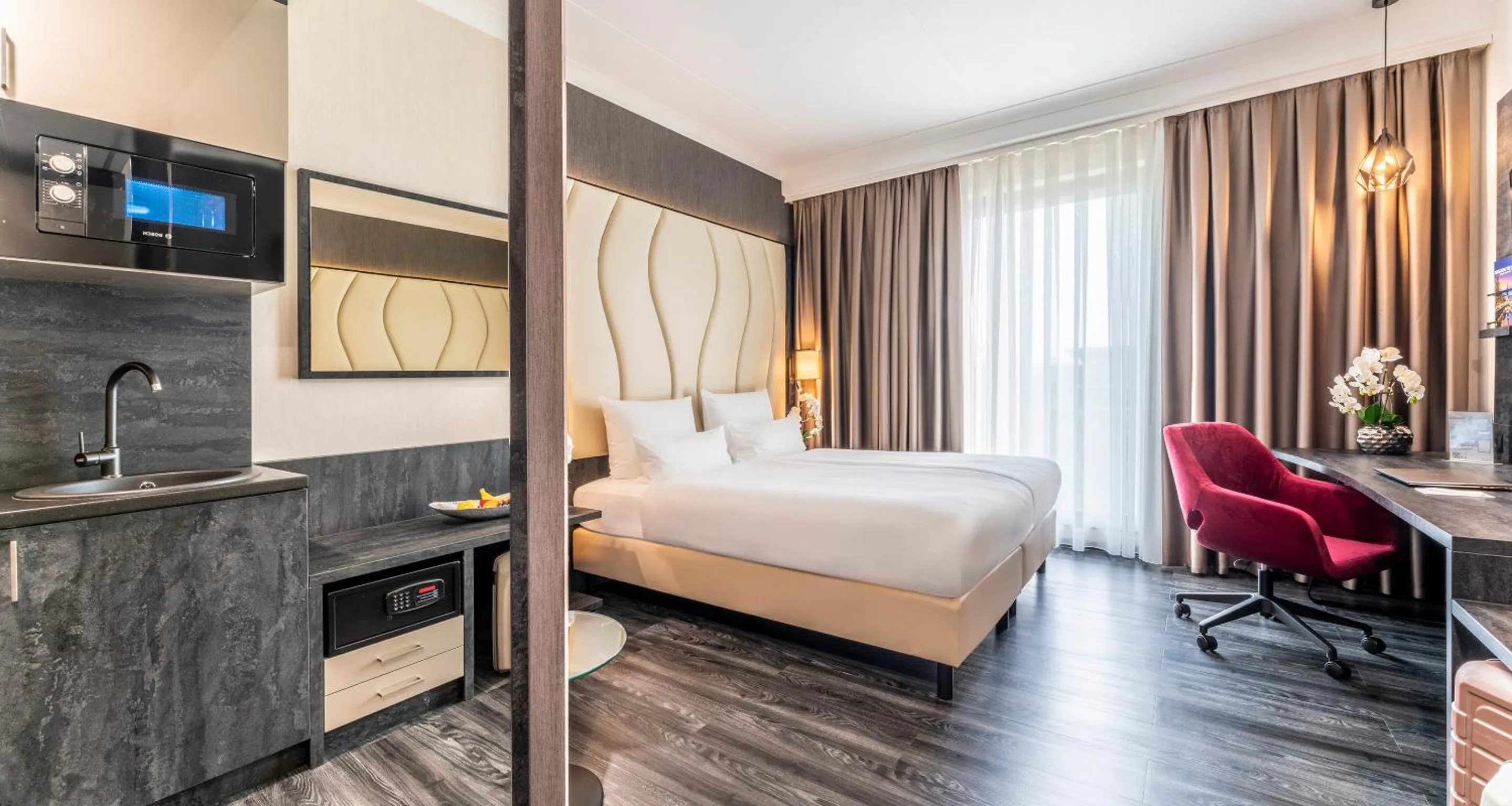 Bed in PLAZA Premium Grand Winston