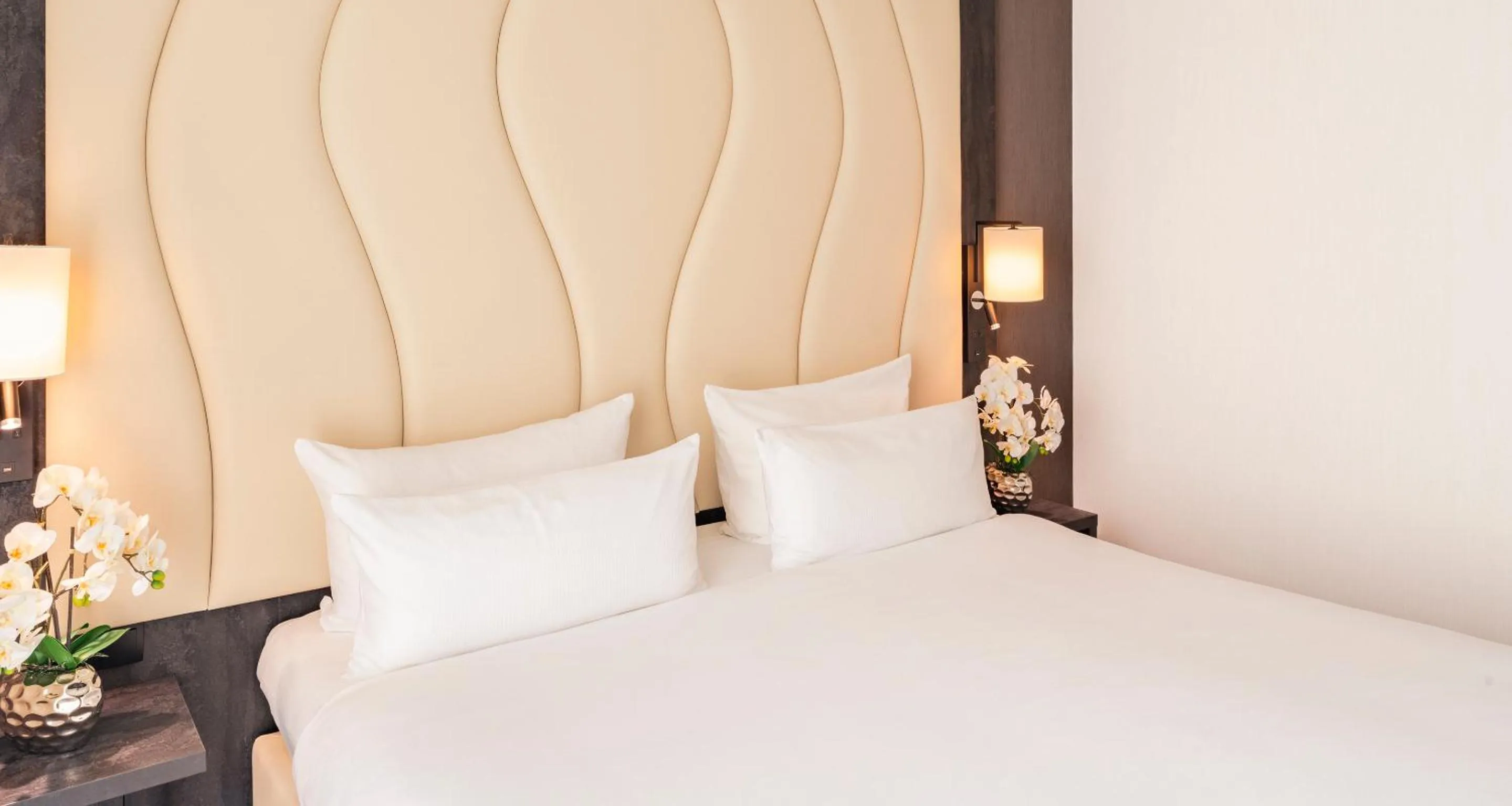 Bed in PLAZA Premium Grand Winston