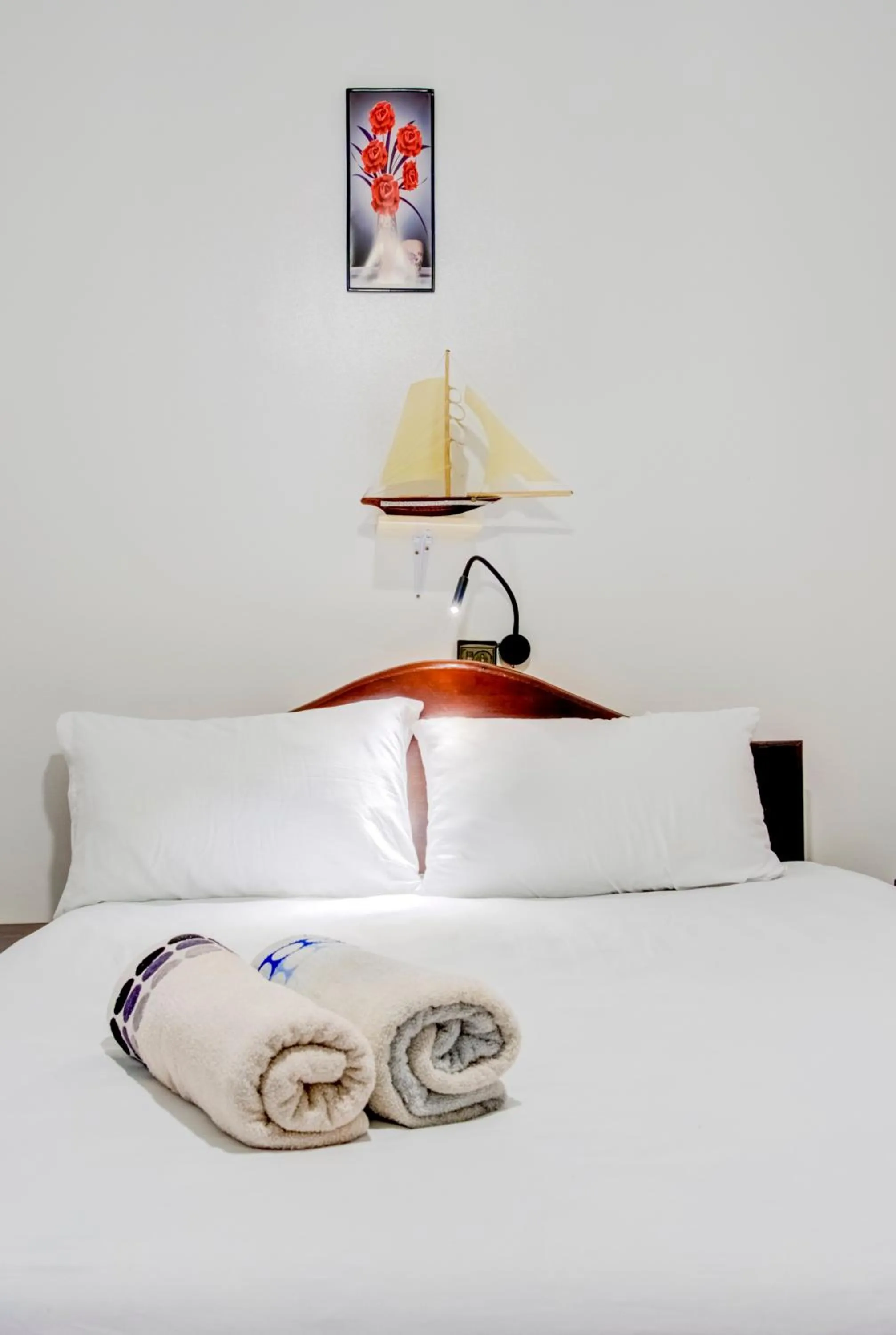 Bed in Dinosaur Anza Surf House