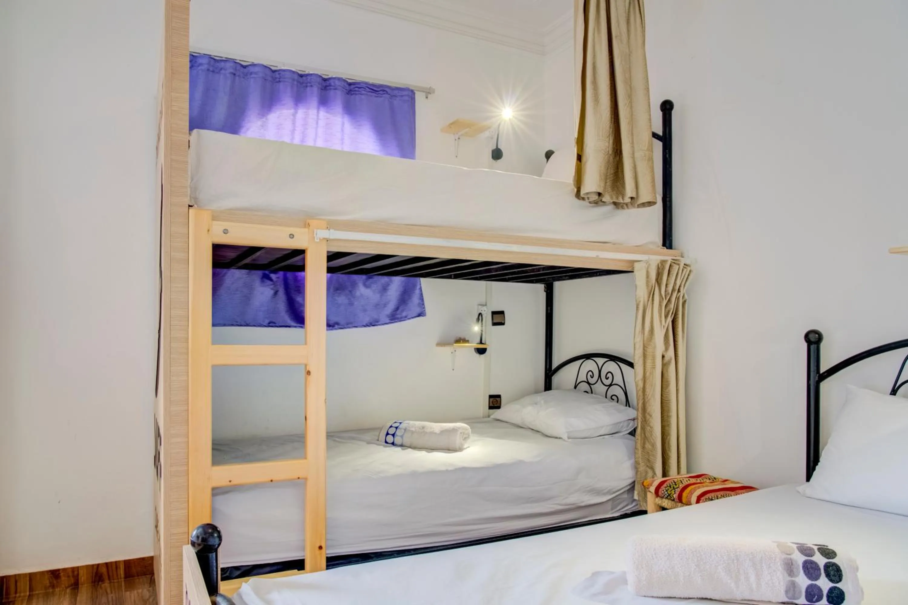 Bed in Dinosaur Anza Surf House