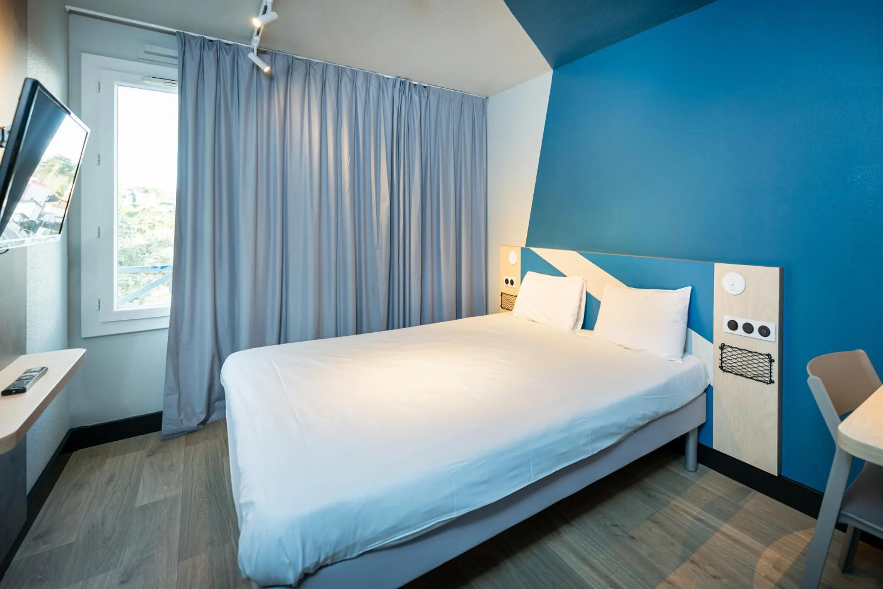 Bed in Ibis Budget Lyon Caluire Cité Internationale