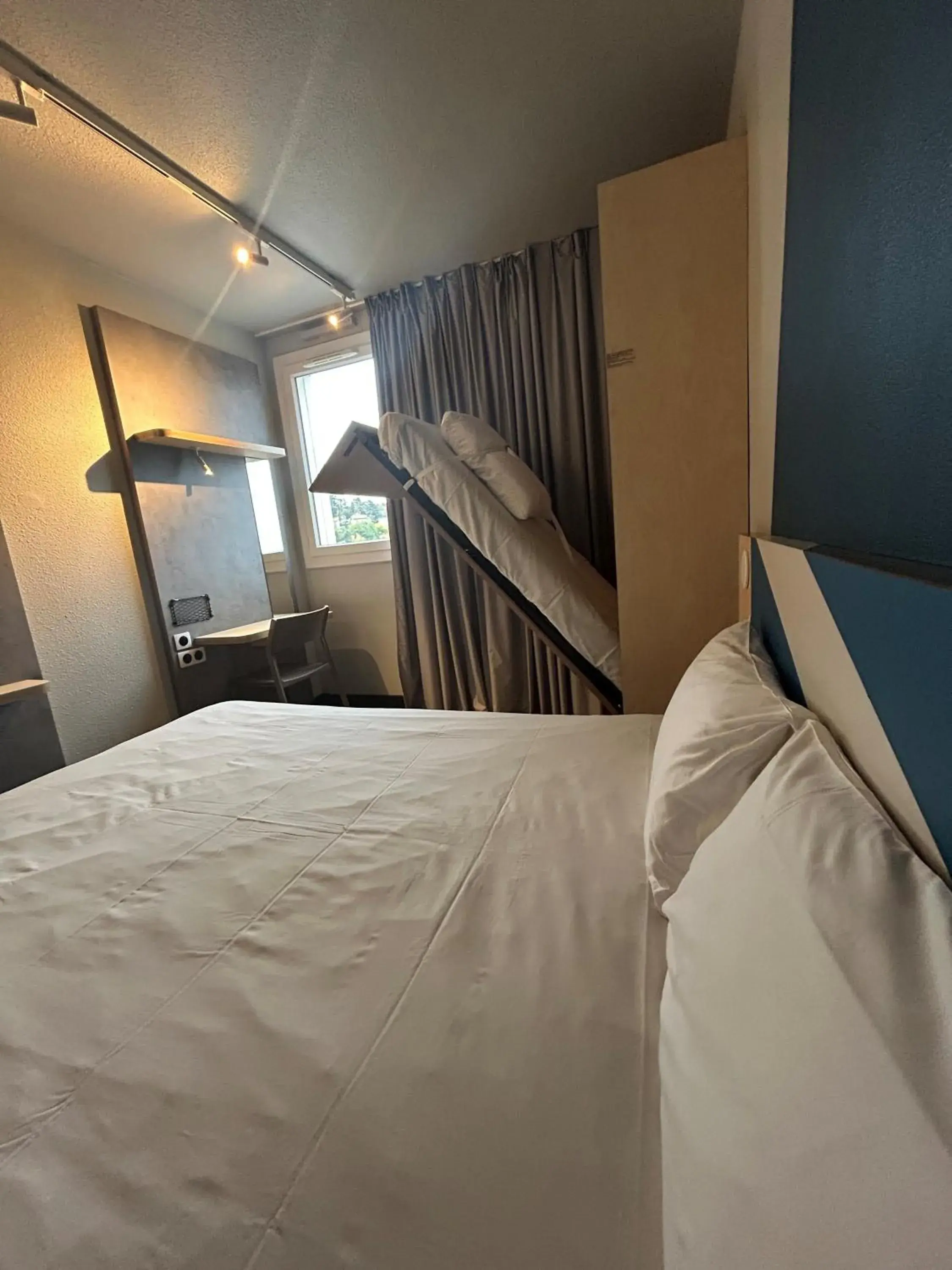 Bedroom, Bed in Ibis Budget Lyon Caluire Cité Internationale Bedroom, Bed in Ibis Budget Lyon Caluire Cité Internationale