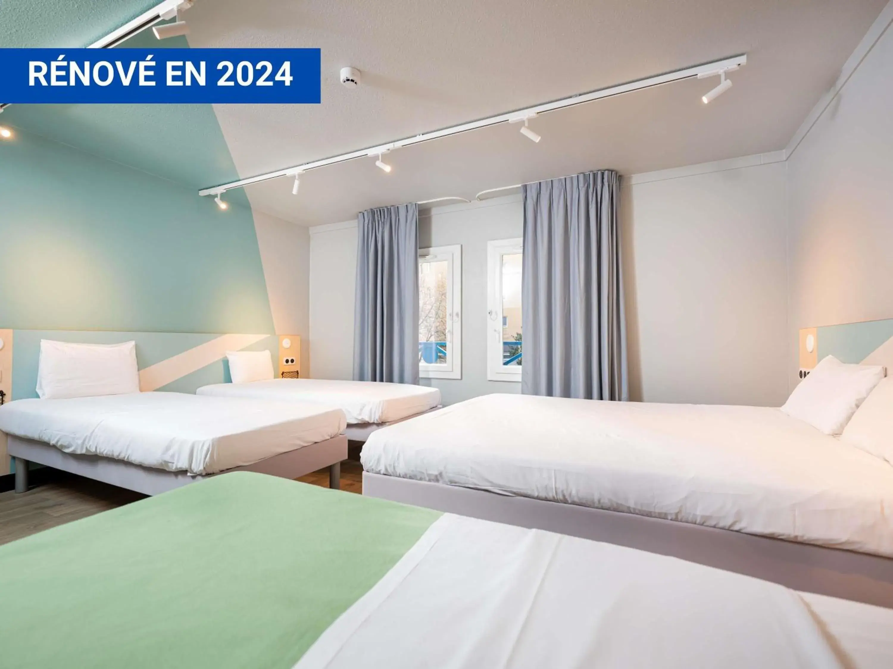 Bedroom, Bed in Ibis Budget Lyon Caluire Cité Internationale Bedroom, Bed in Ibis Budget Lyon Caluire Cité Internationale