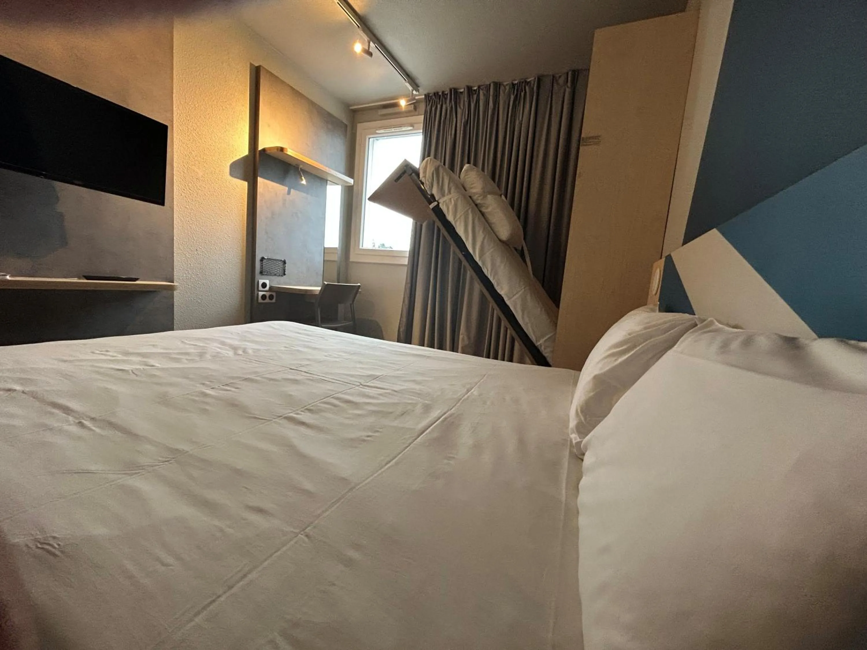 Bedroom, Bed in Ibis Budget Lyon Caluire Cité Internationale