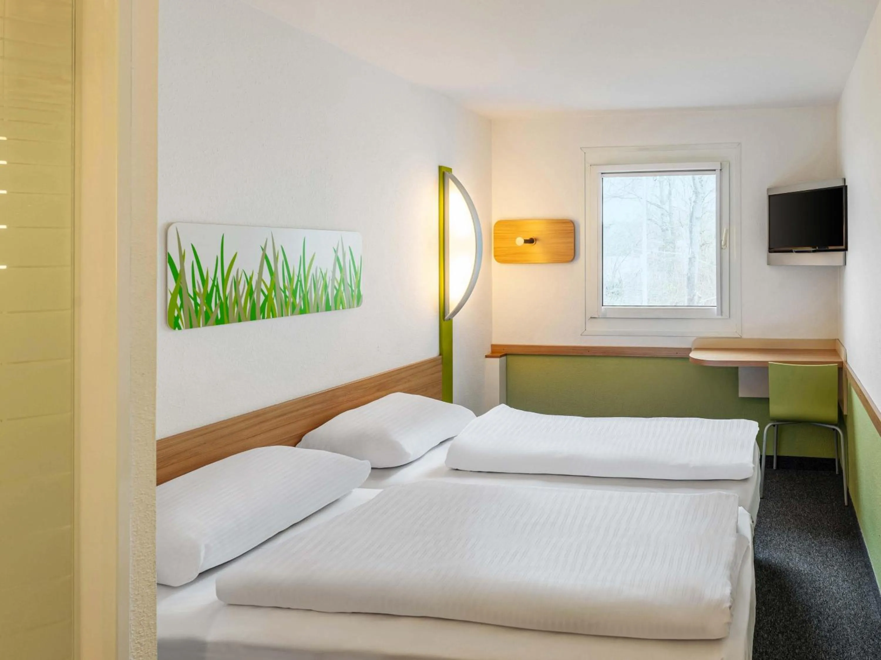Photo of the whole room, Bed in B&B HOTEL Aachen-Nord