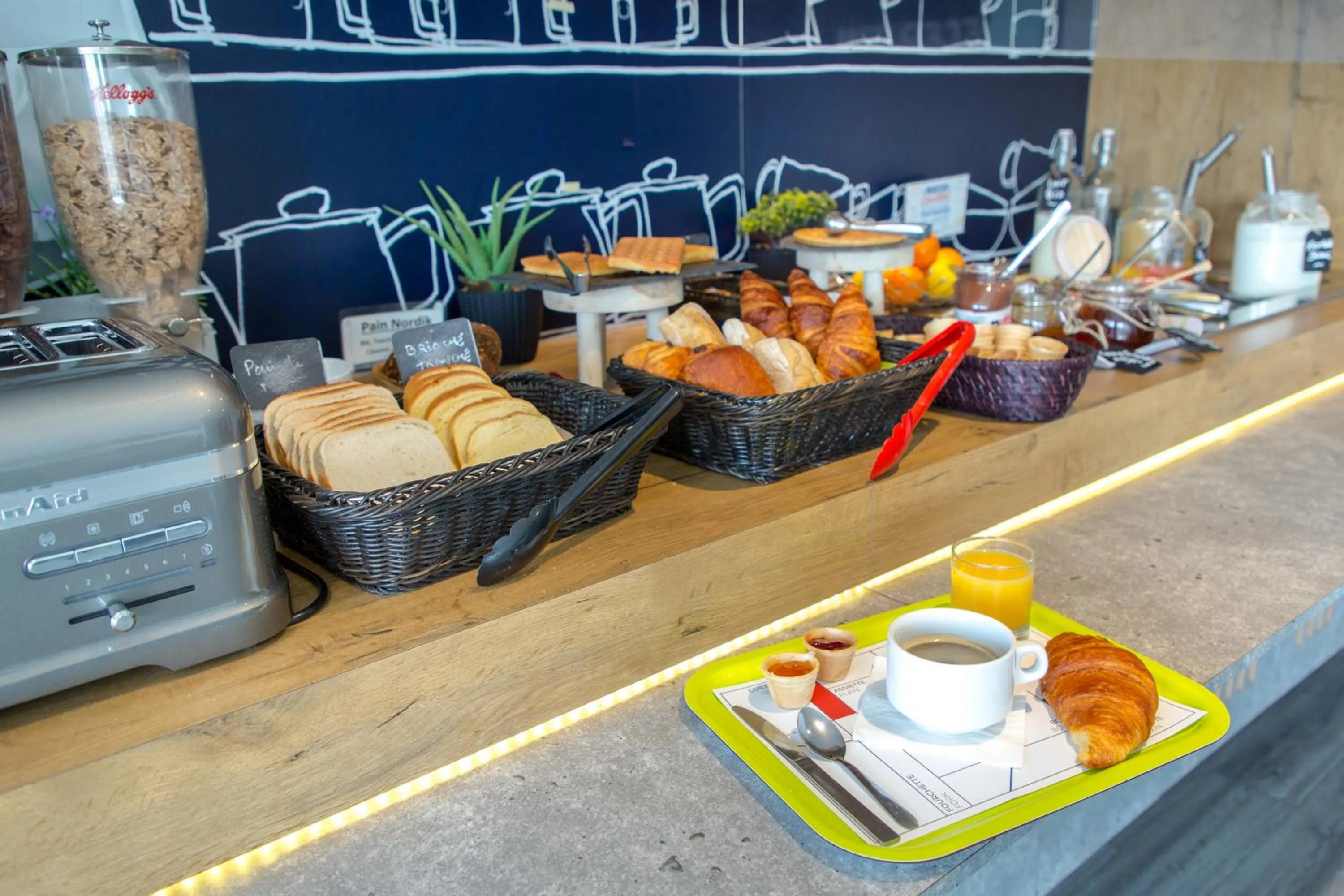 Breakfast in Ibis Budget Fréjus St Raphaël centre