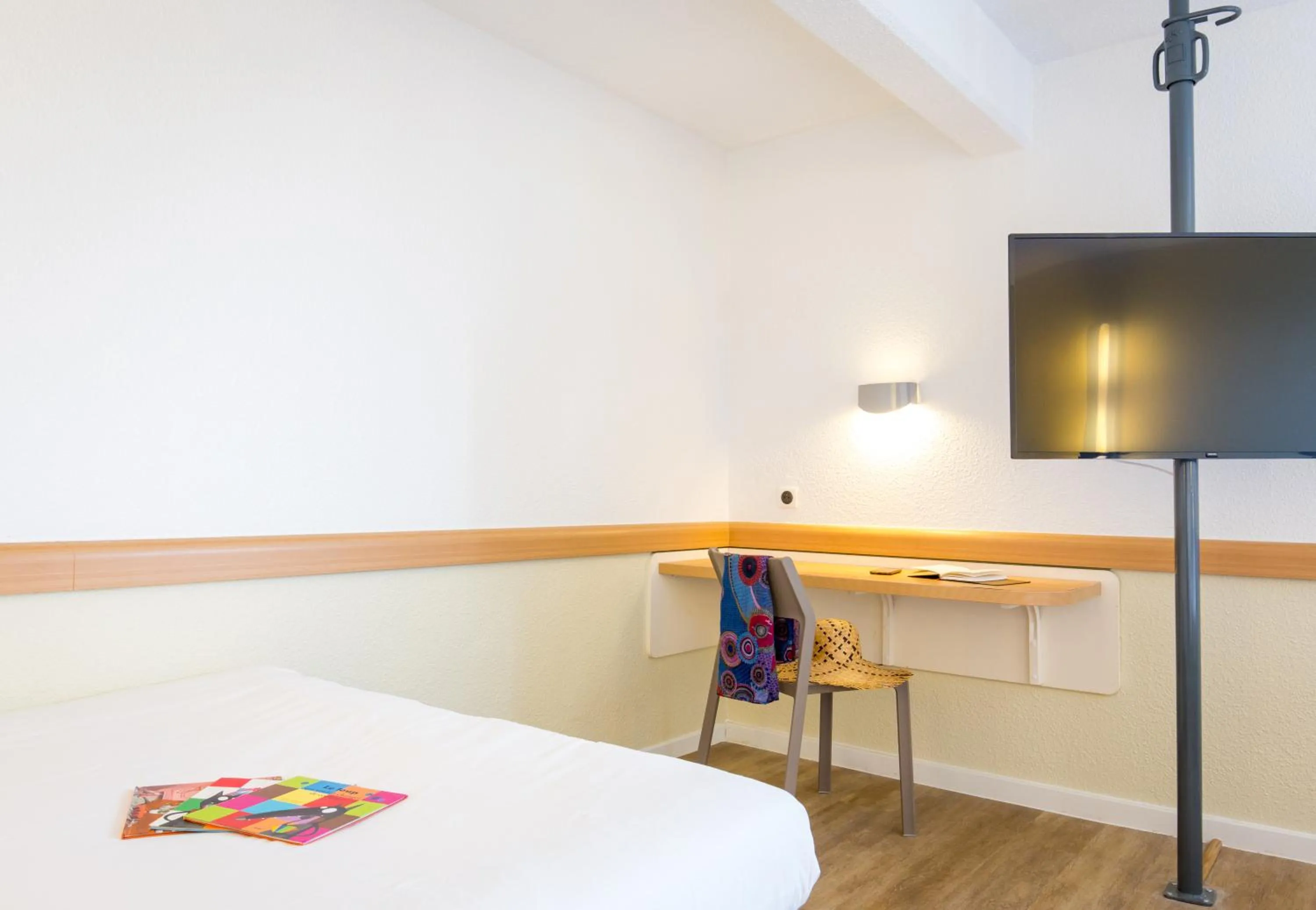 Photo of the whole room, Bed in Ibis Budget Fréjus St Raphaël centre