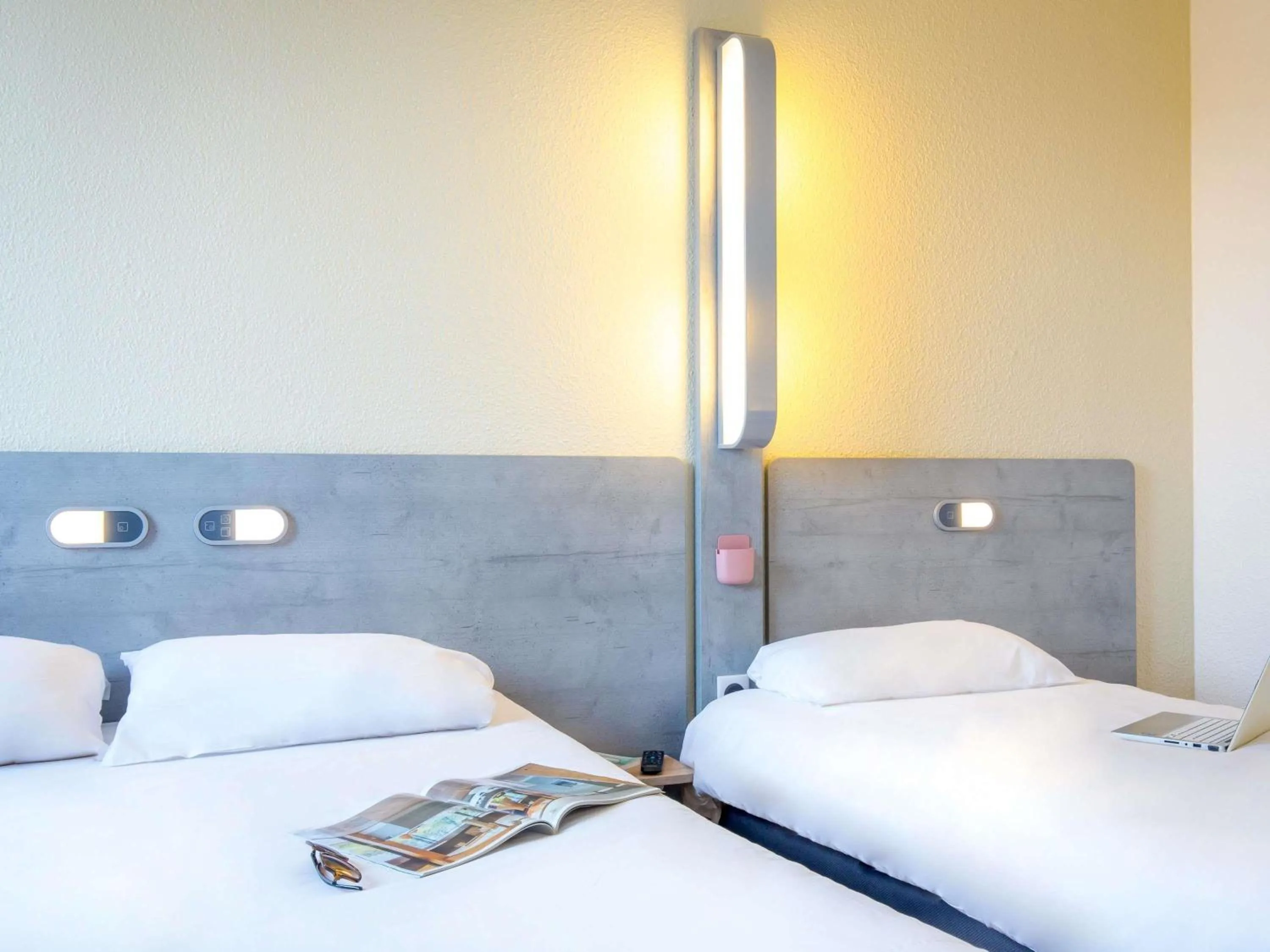 Bedroom, Bed in Ibis Budget Fréjus St Raphaël centre