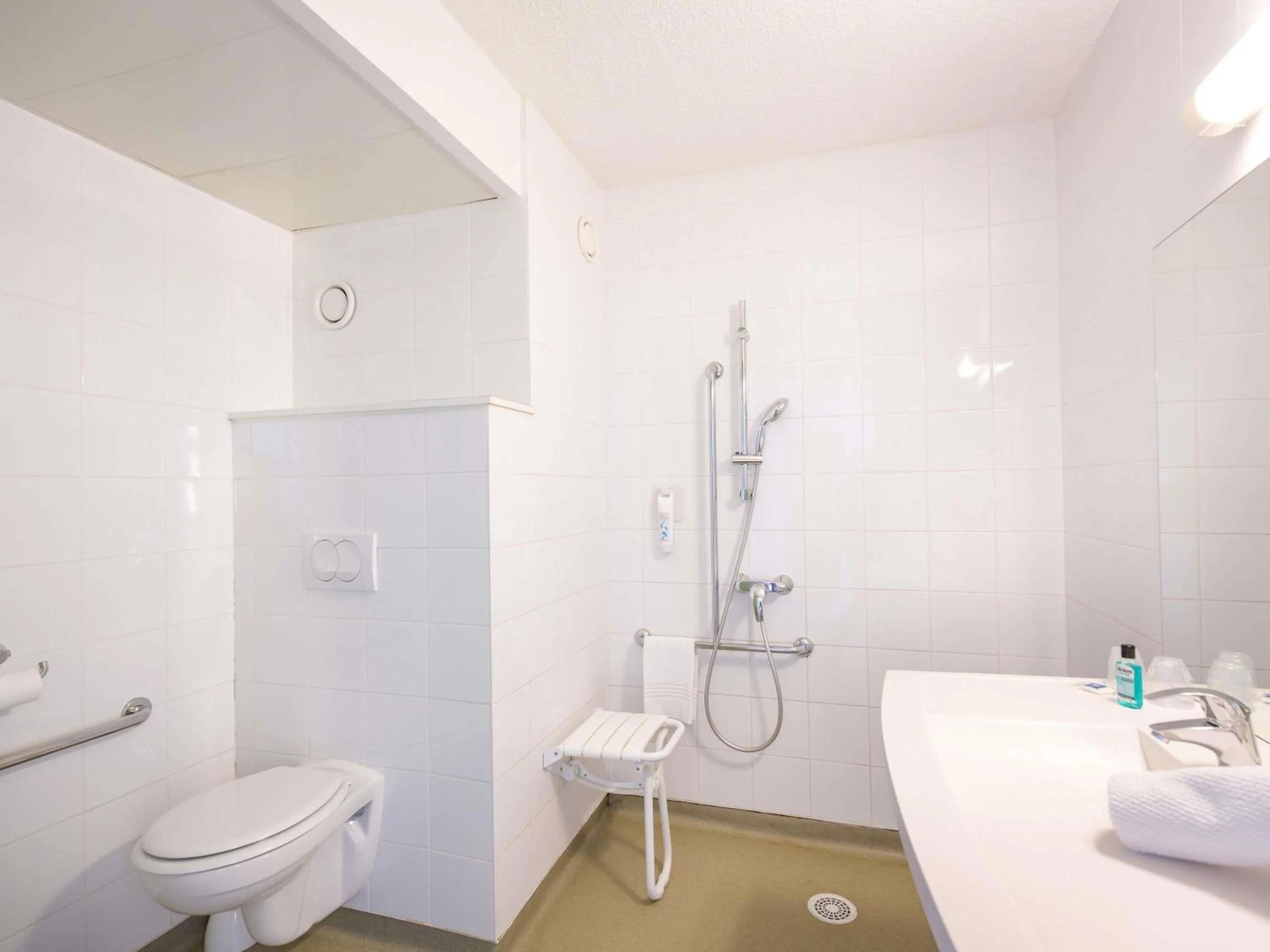 Bedroom in Ibis Budget Fréjus St Raphaël centre