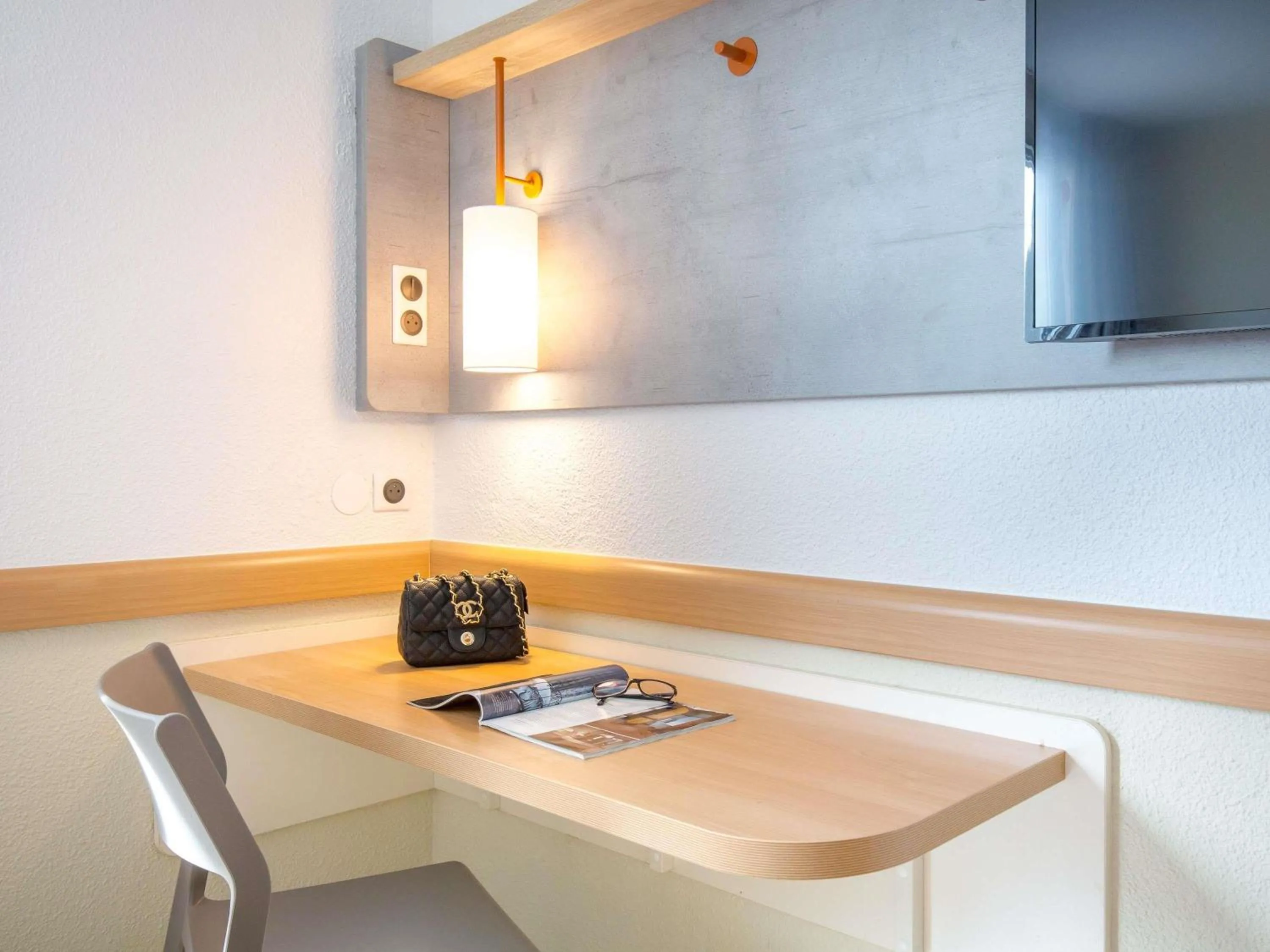 Bedroom in Ibis Budget Fréjus St Raphaël centre