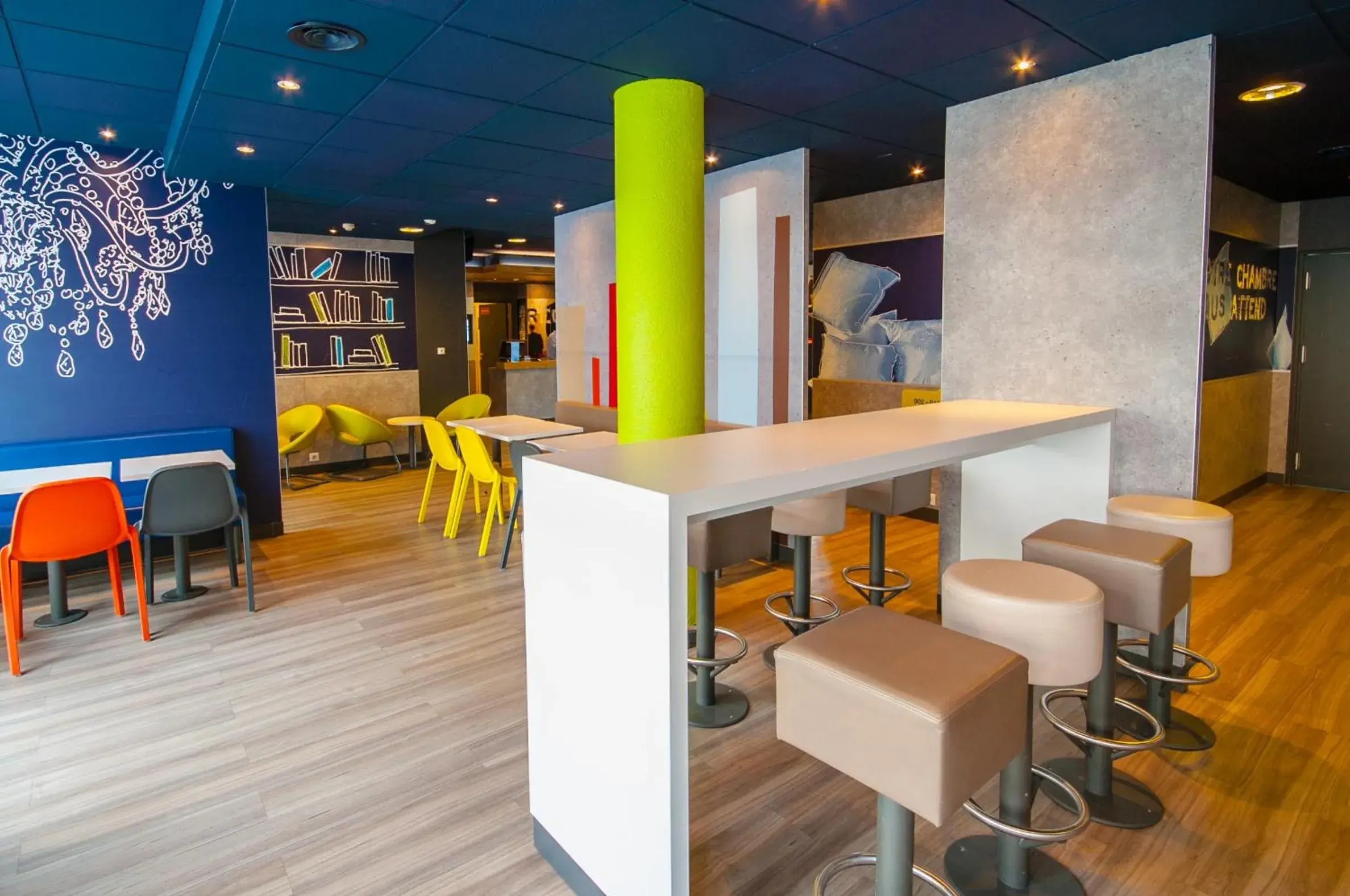 Restaurant/places to eat in ibis Budget Courbevoie Paris La Défense Restaurant/places to eat in ibis Budget Courbevoie Paris La Défense