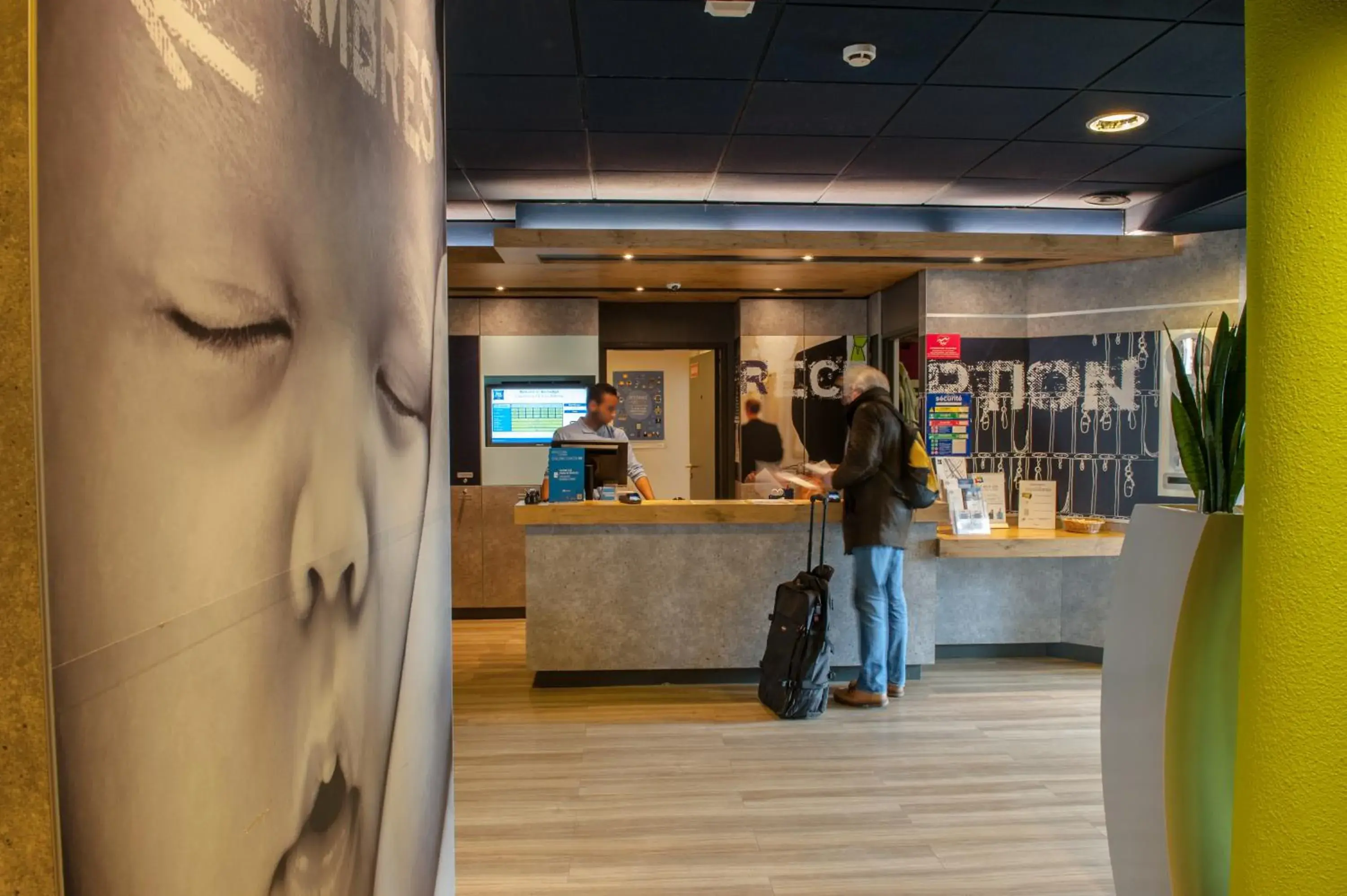 Lobby or reception in ibis Budget Courbevoie Paris La Défense Lobby or reception in ibis Budget Courbevoie Paris La Défense