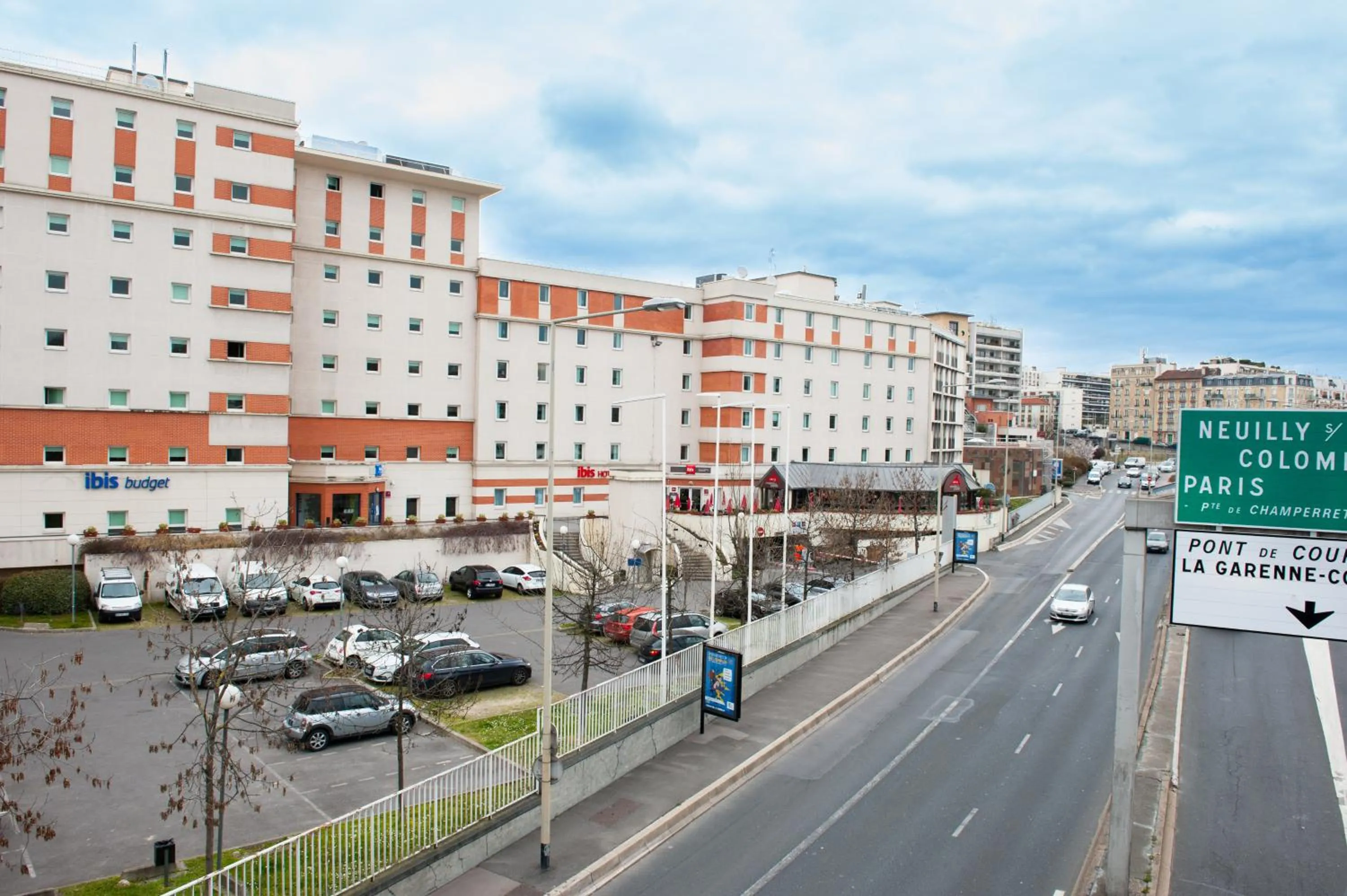 Property building in ibis Budget Courbevoie Paris La Défense