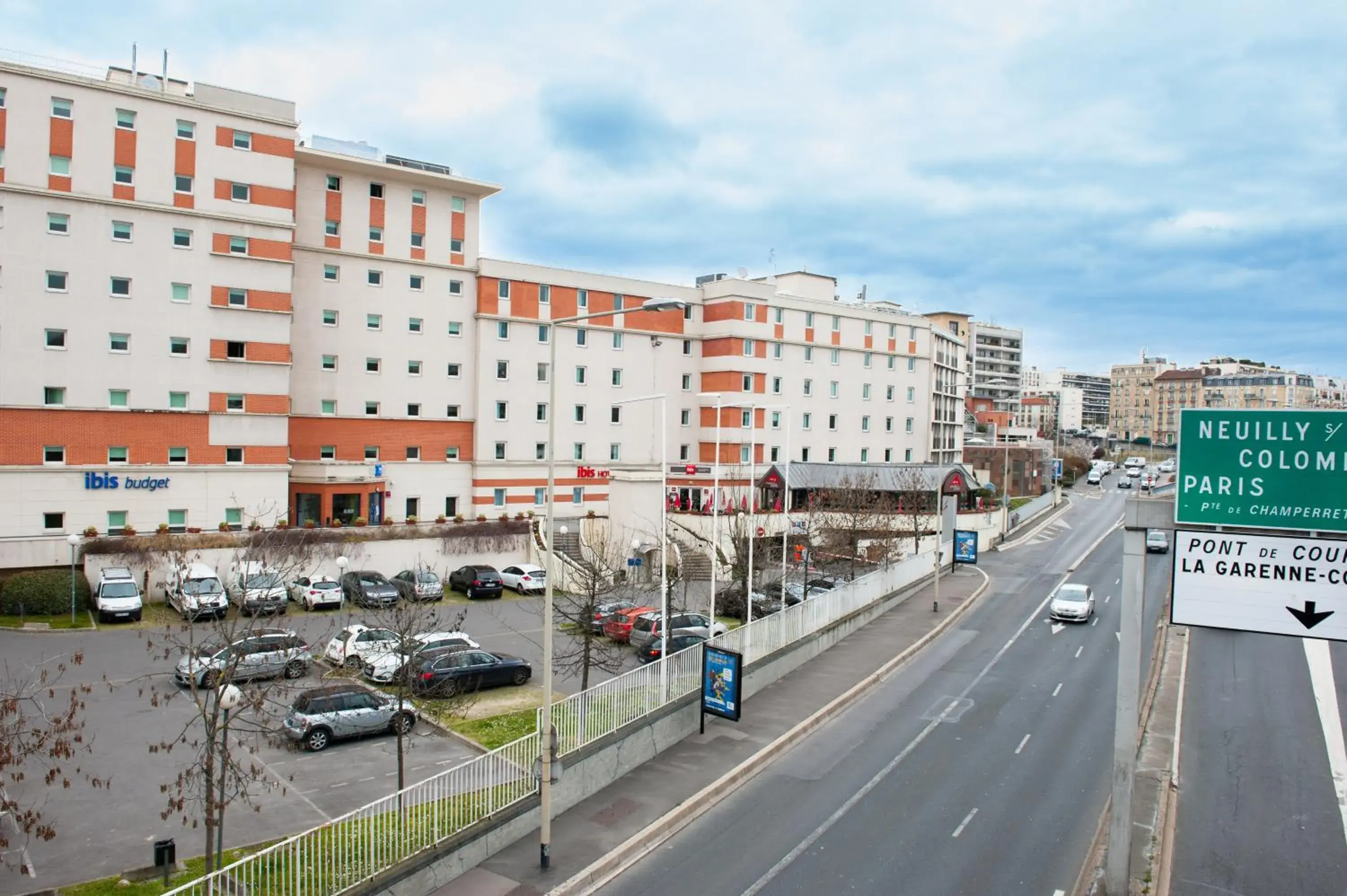 Property building in ibis Budget Courbevoie Paris La Défense Property building in ibis Budget Courbevoie Paris La Défense