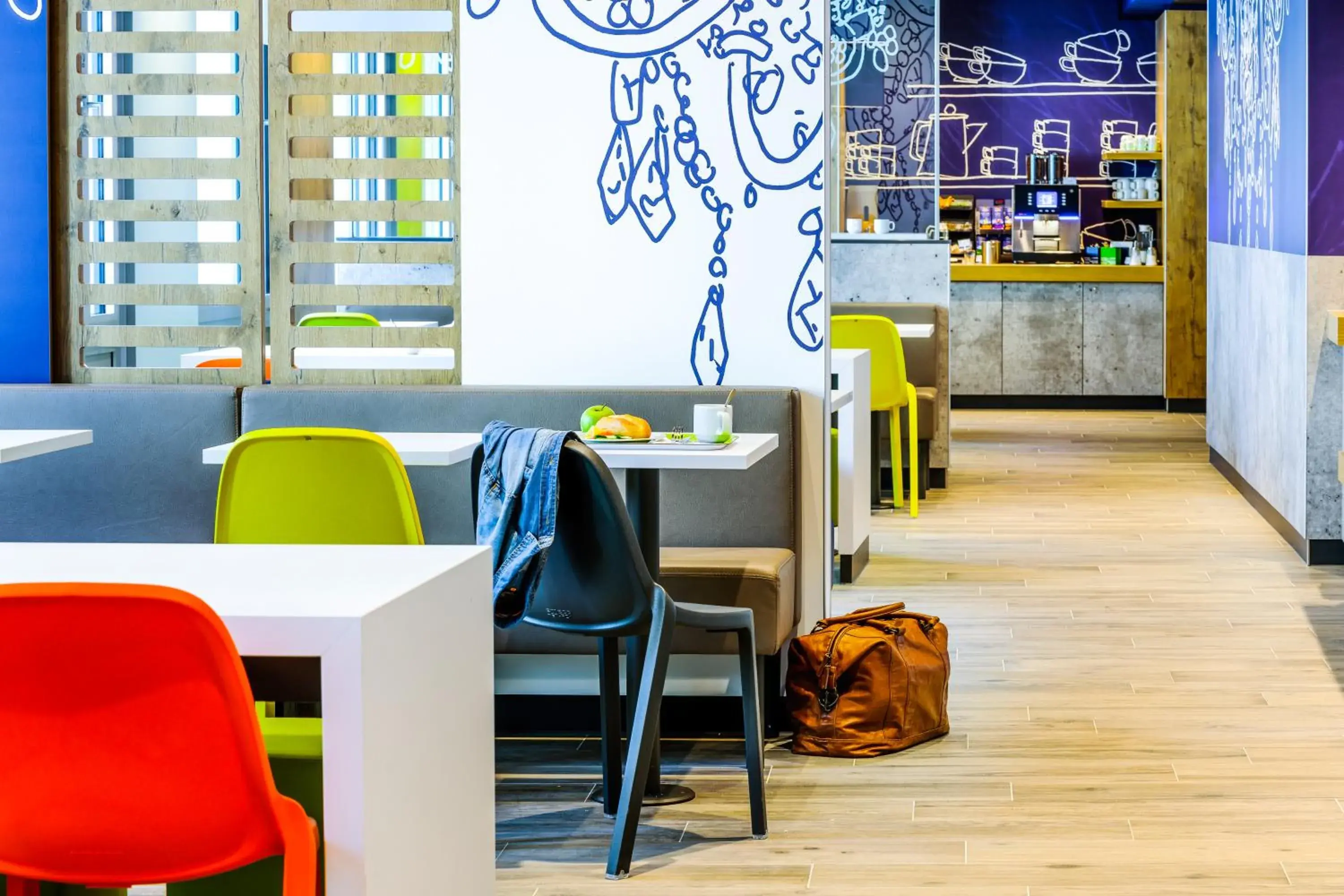 Restaurant/places to eat in ibis Budget Courbevoie Paris La Défense Restaurant/places to eat in ibis Budget Courbevoie Paris La Défense