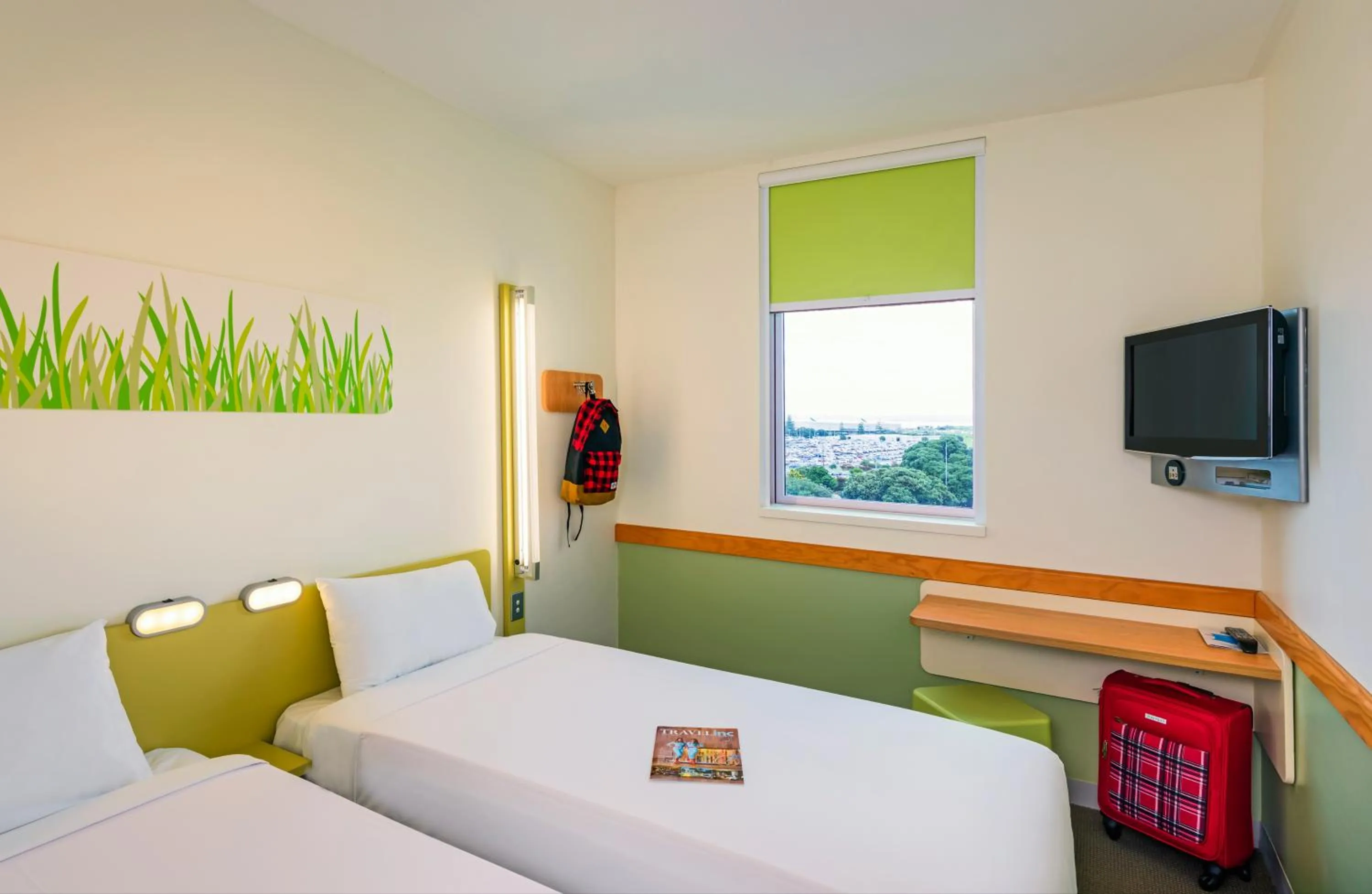 Bed in ibis Budget Courbevoie Paris La Défense