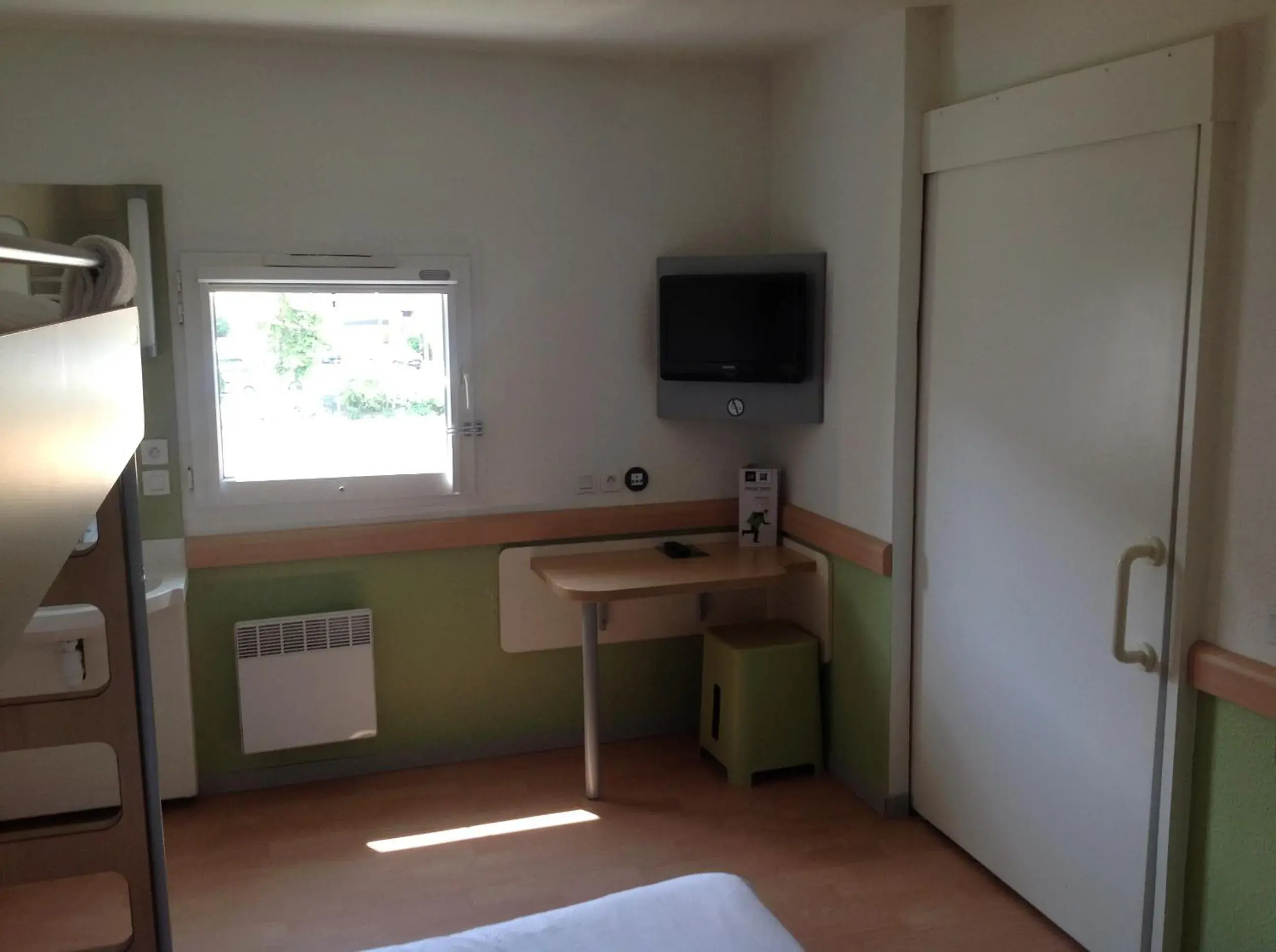 Day, Bed in ibis budget Orgeval Day, Bed in ibis budget Orgeval