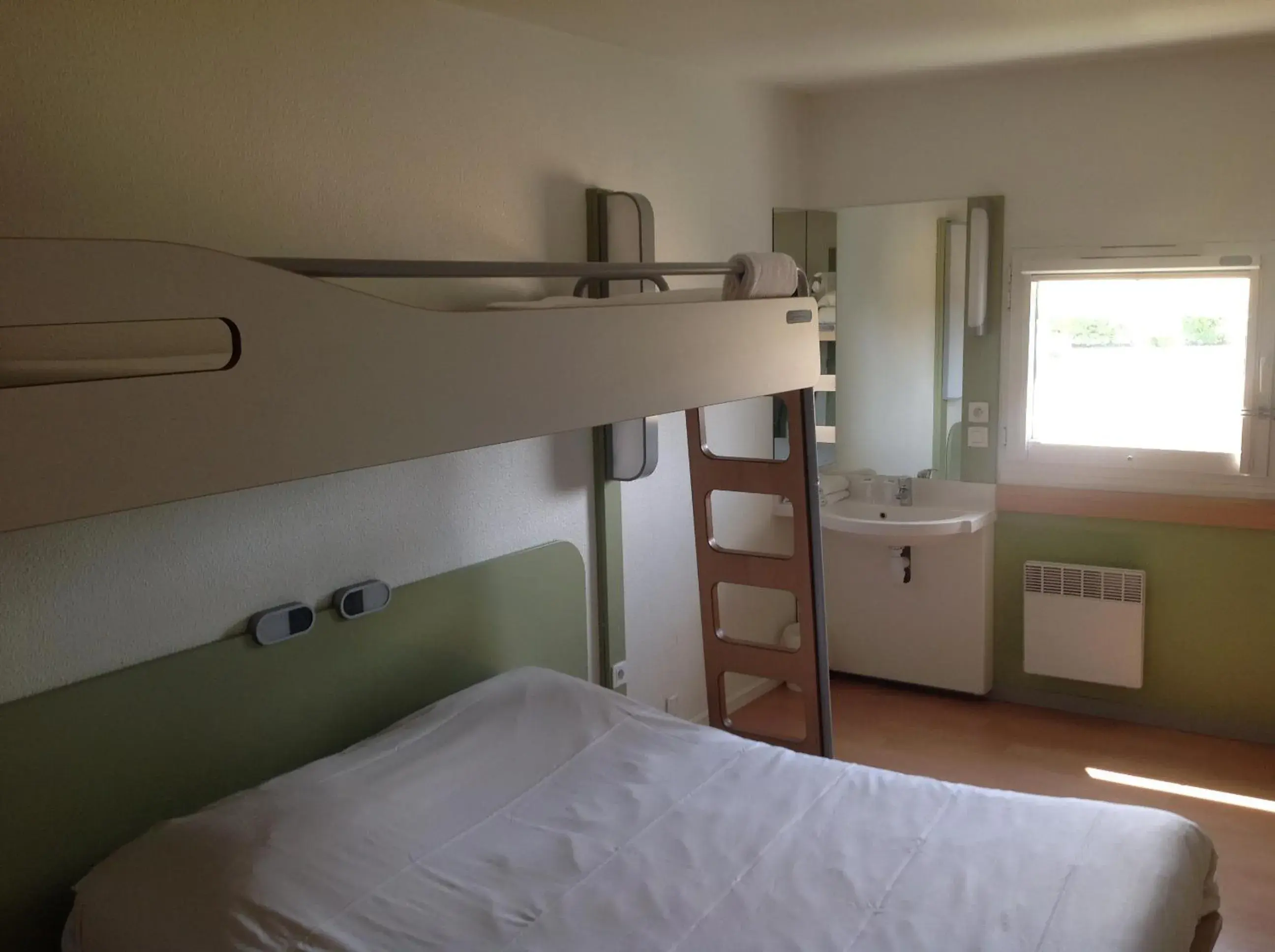 Day, Bed in ibis budget Orgeval Day, Bed in ibis budget Orgeval
