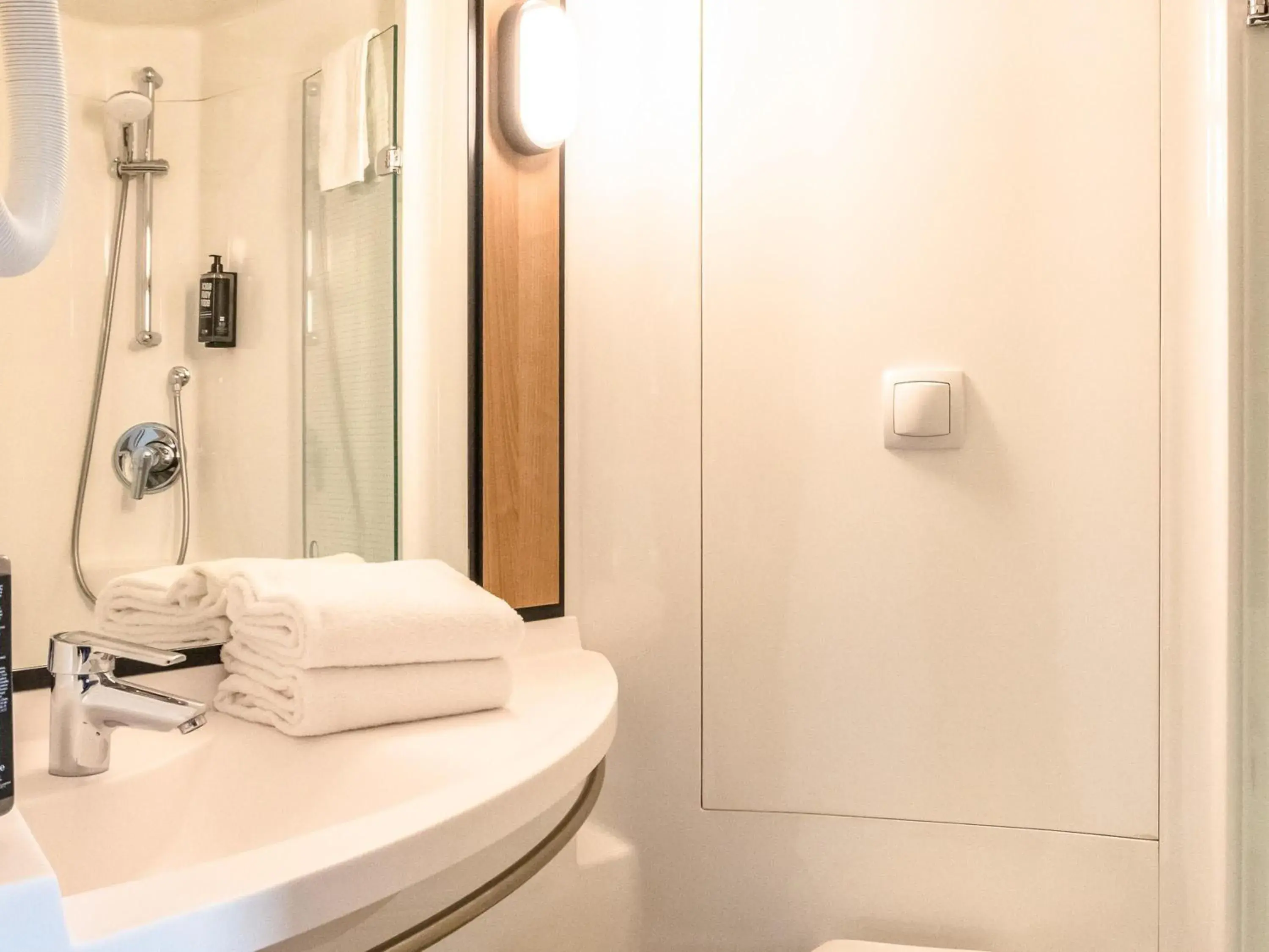 Bedroom in Ibis Albi Bedroom in Ibis Albi