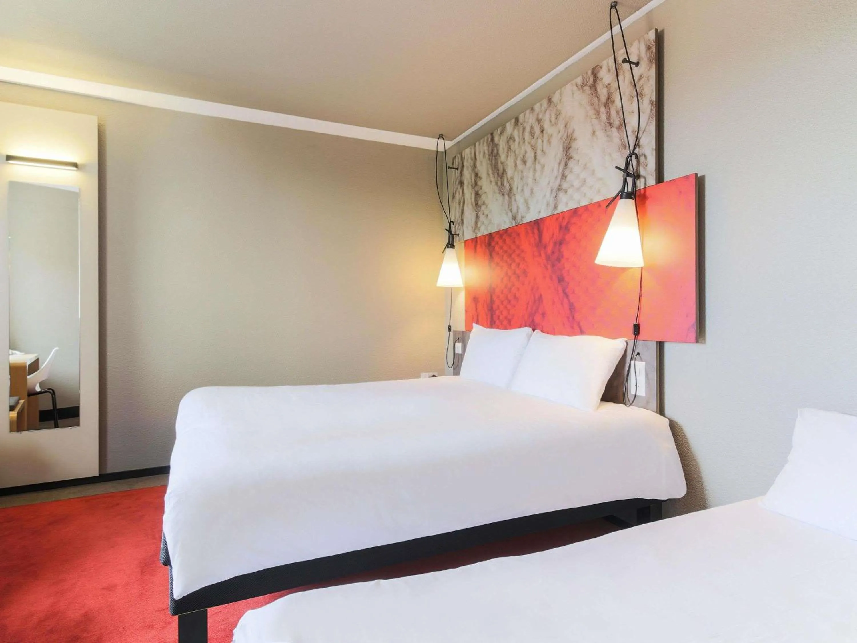 Bedroom, Bed in Ibis Albi