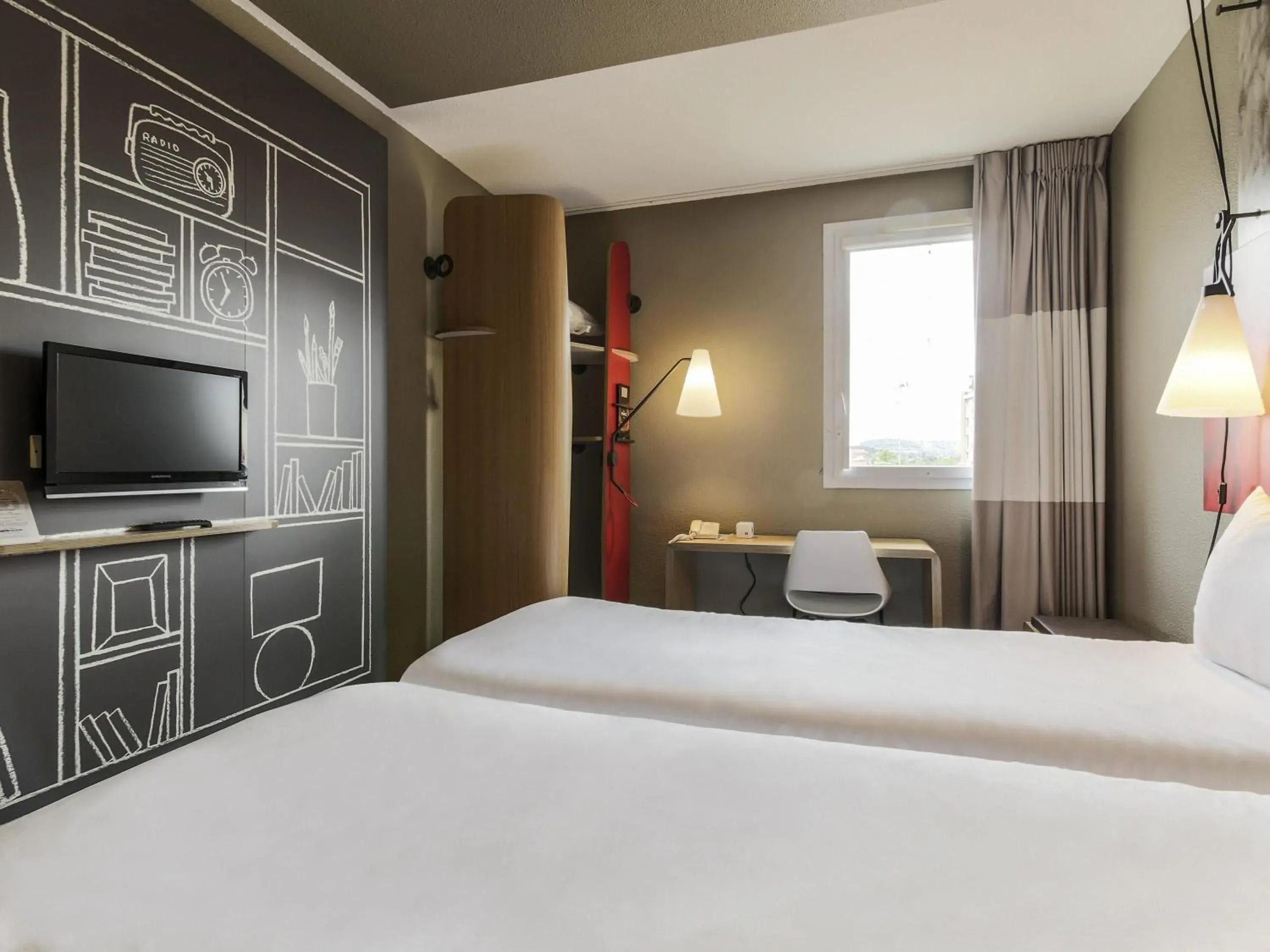 Bedroom, Bed in Ibis Albi Bedroom, Bed in Ibis Albi