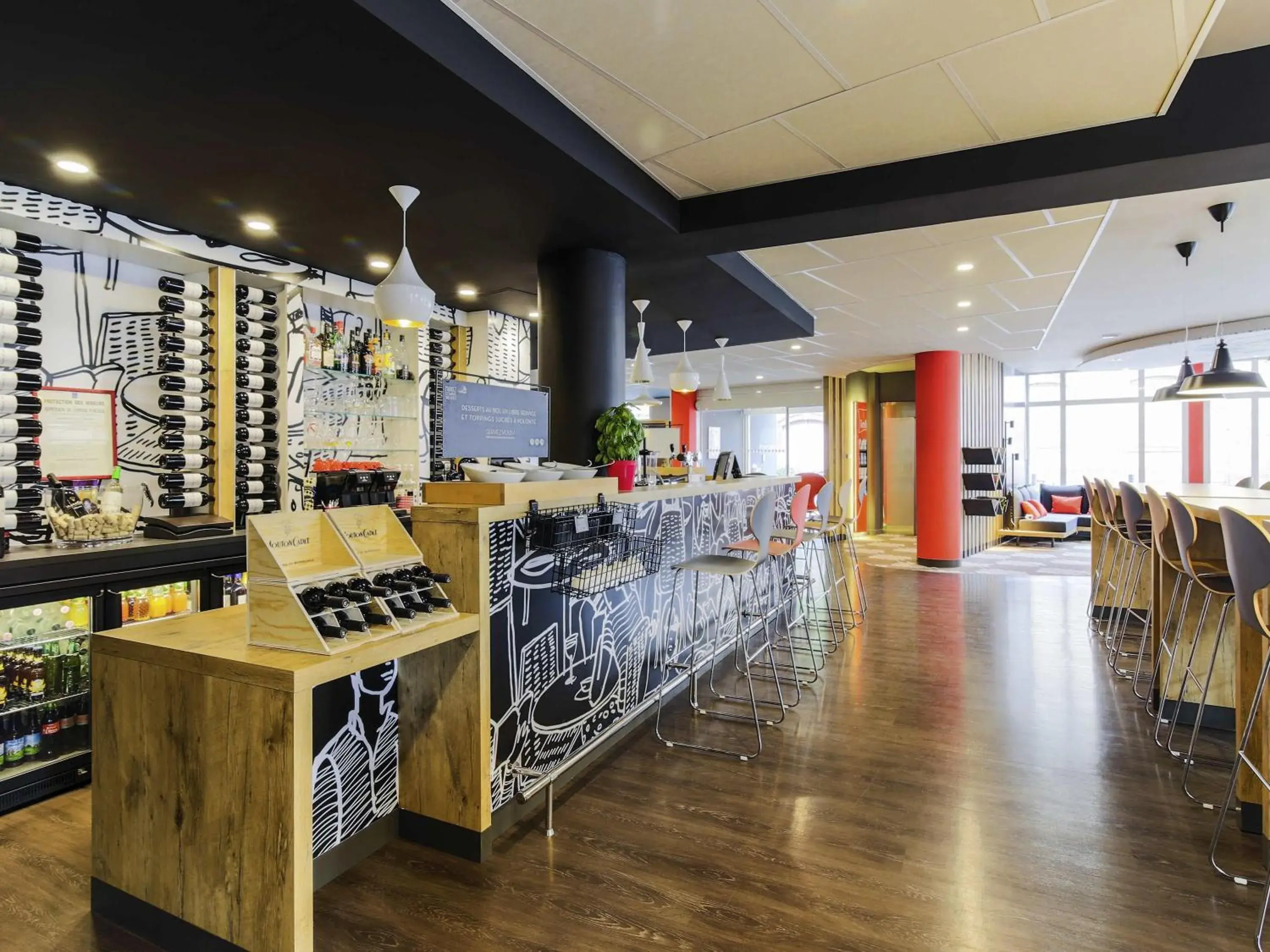 Lounge or bar in Ibis Albi Lounge or bar in Ibis Albi