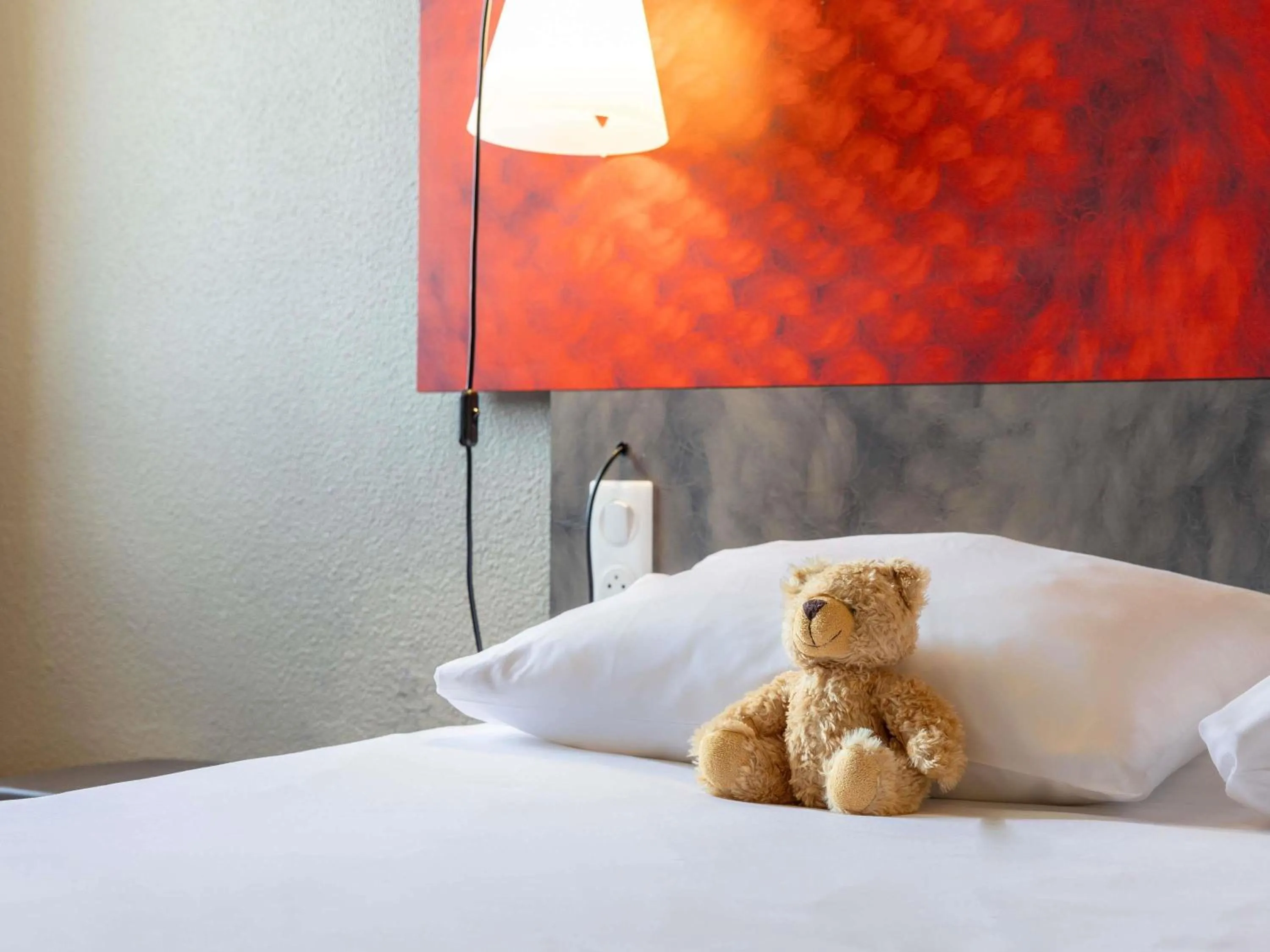 Bedroom, Bed in Ibis Albi