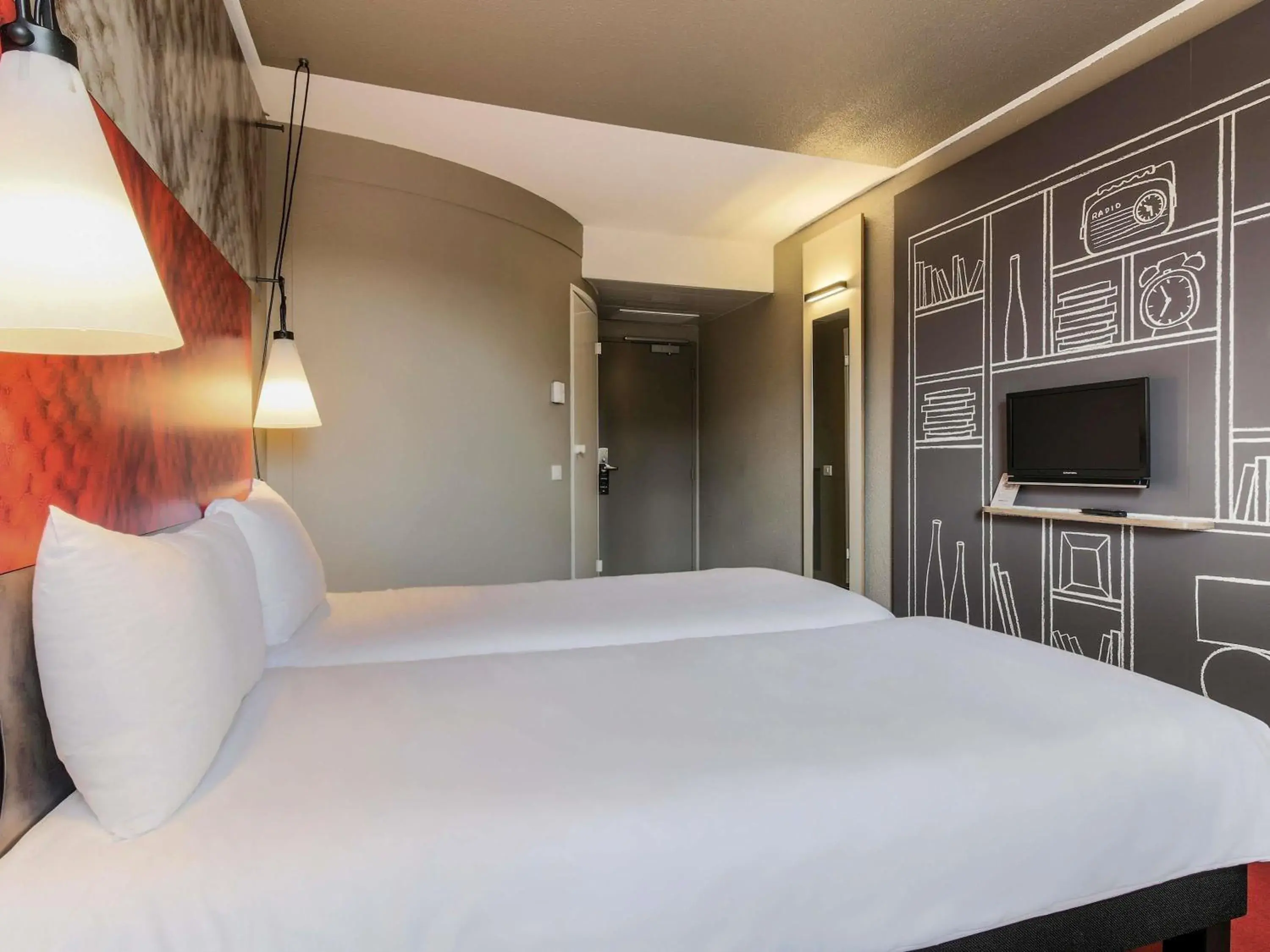 Bedroom, Bed in Ibis Albi Bedroom, Bed in Ibis Albi