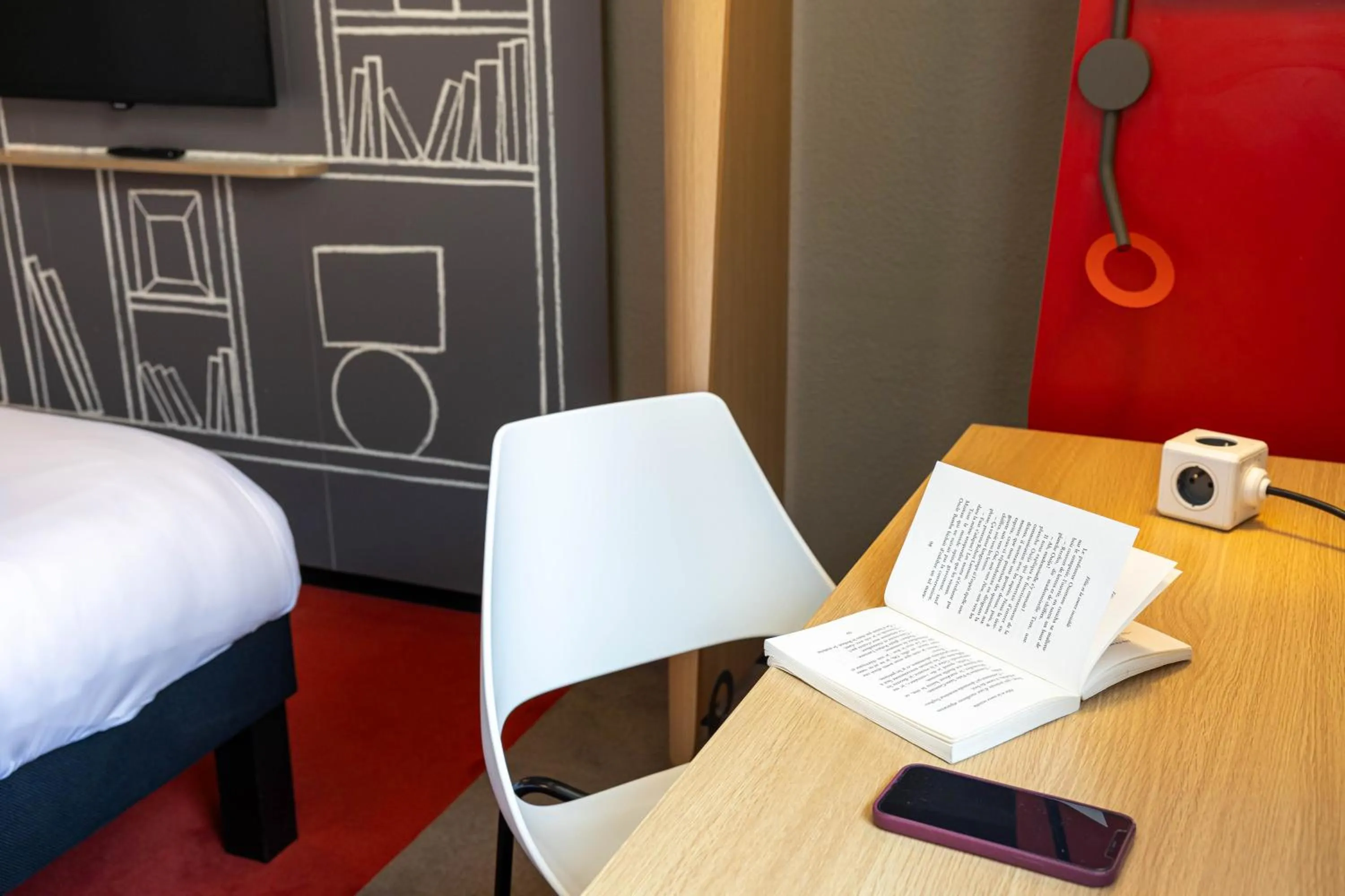 Bedroom, Bed in Ibis Albi