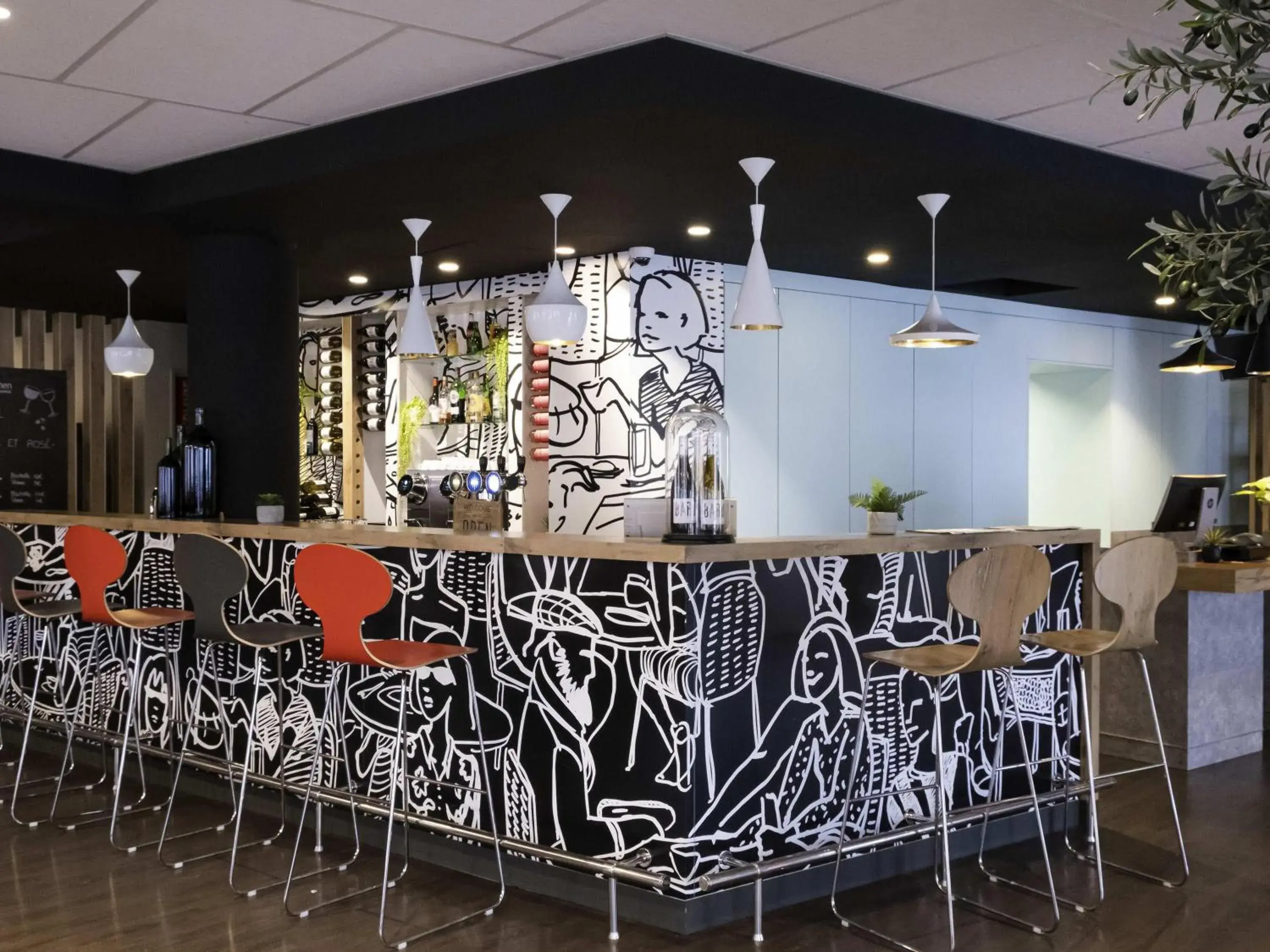 Lounge or bar in Ibis Albi Lounge or bar in Ibis Albi