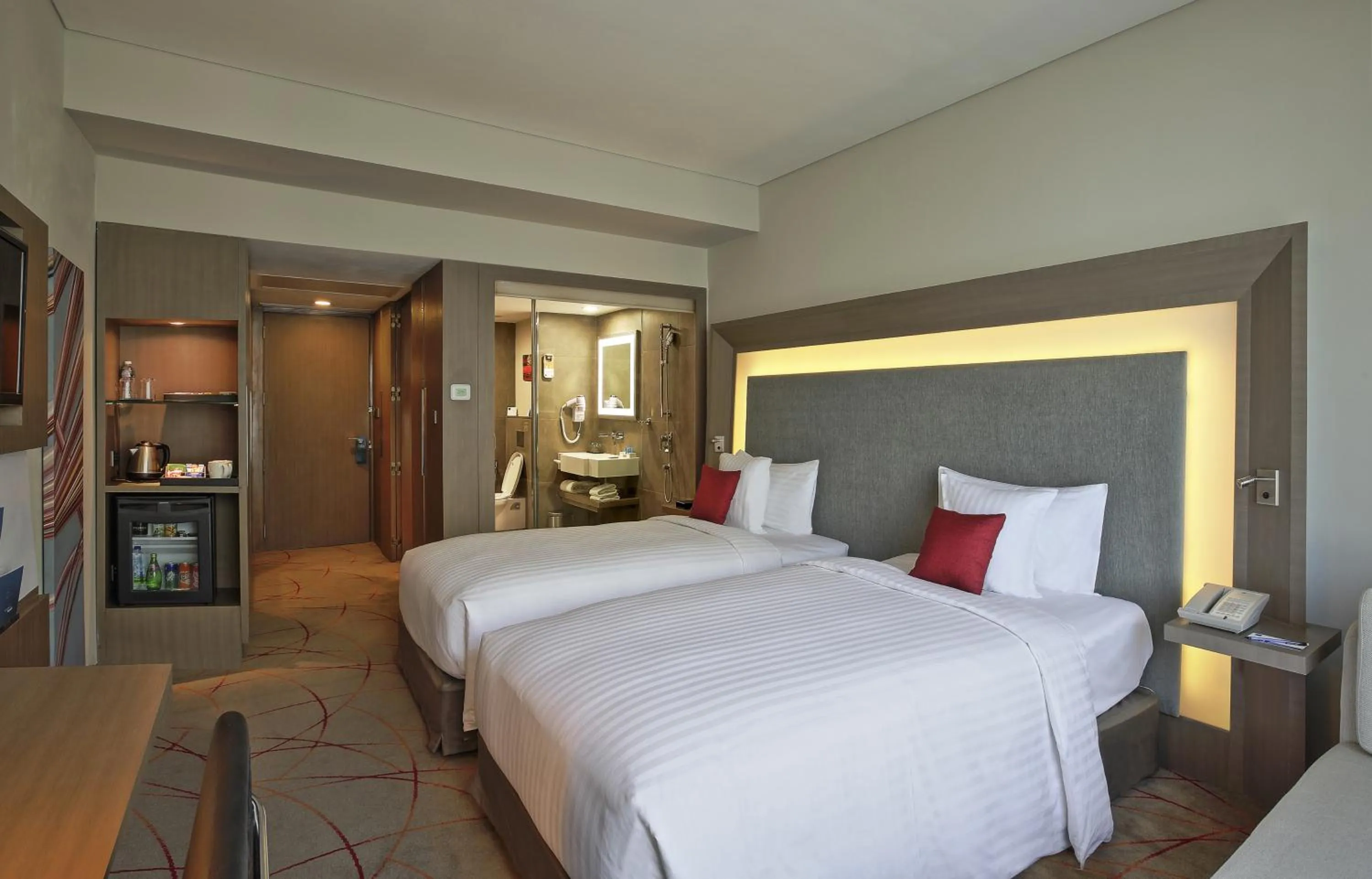 Balcony/Terrace, Bed in Novotel Chennai Sipcot