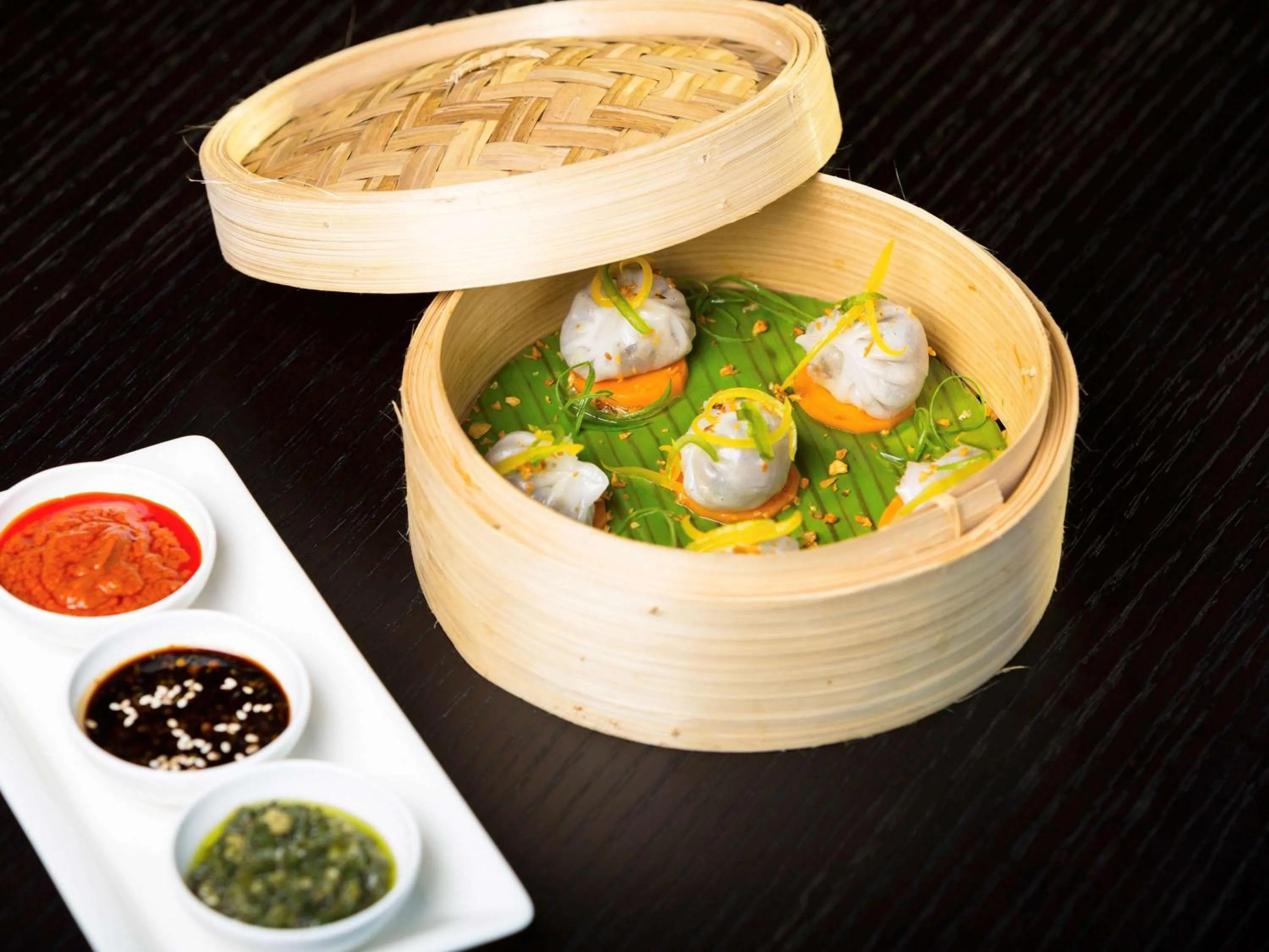 Restaurant/places to eat in Novotel Chennai Sipcot