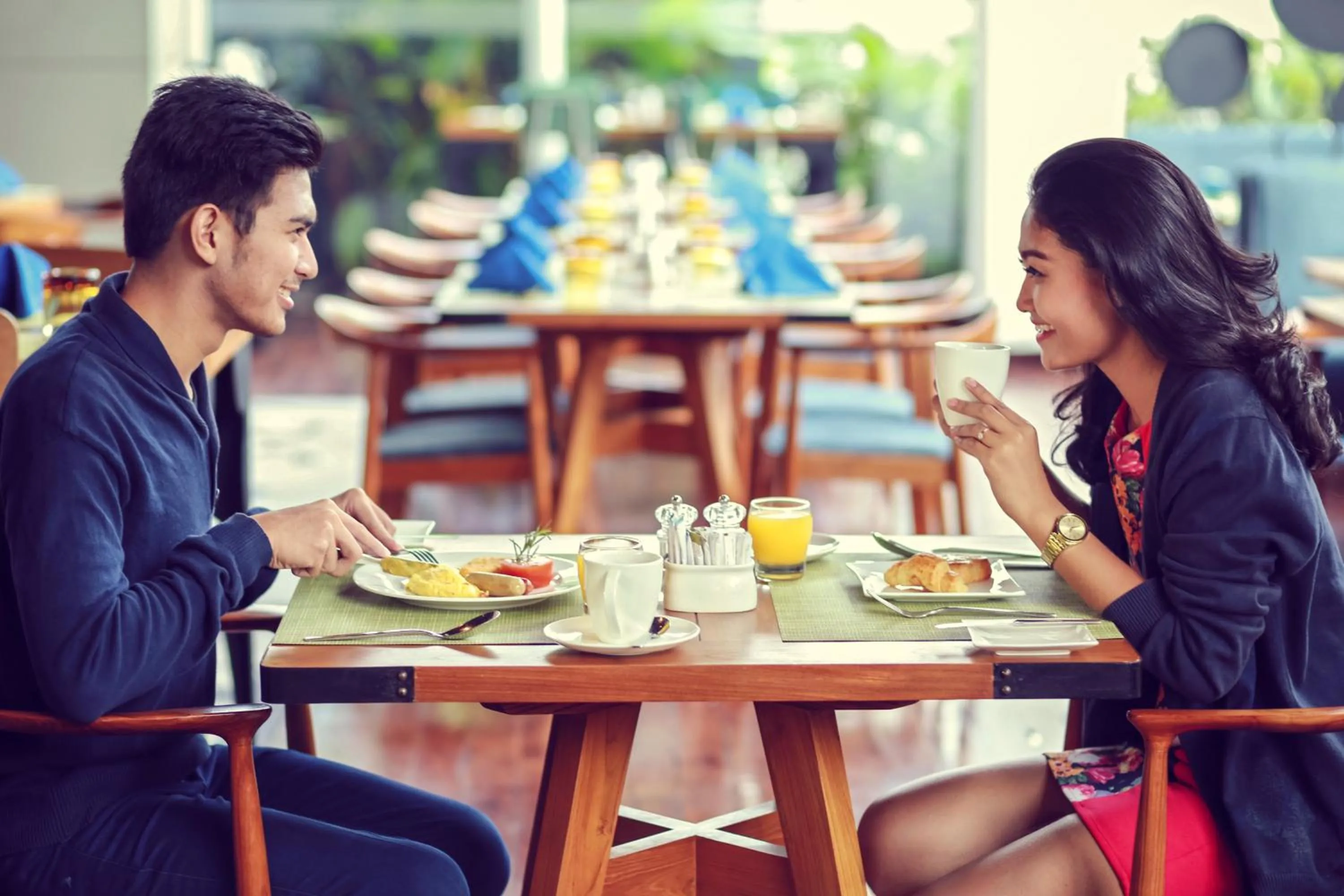 Restaurant/places to eat in Novotel Chennai Sipcot