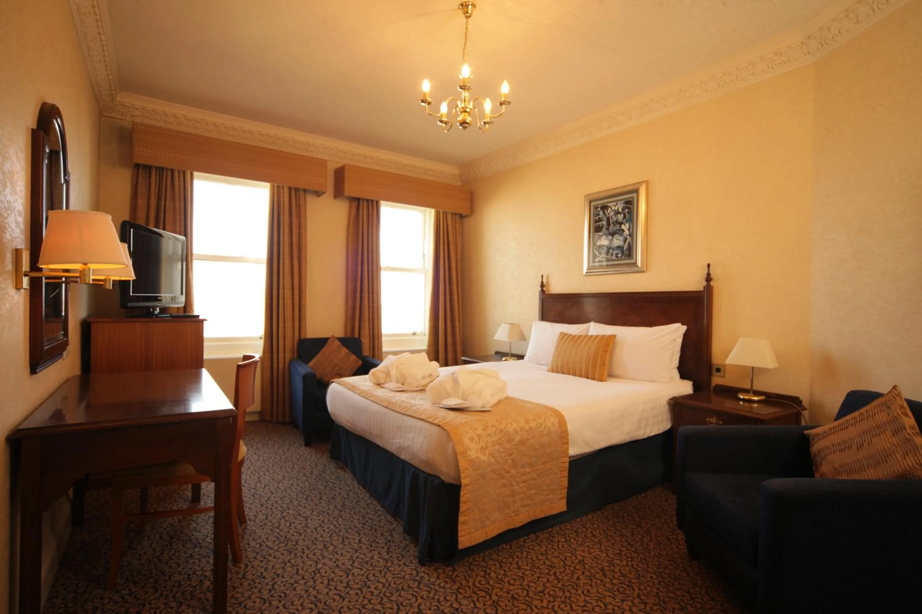 Bathroom, Bed in Imperial Hotel Blackpool