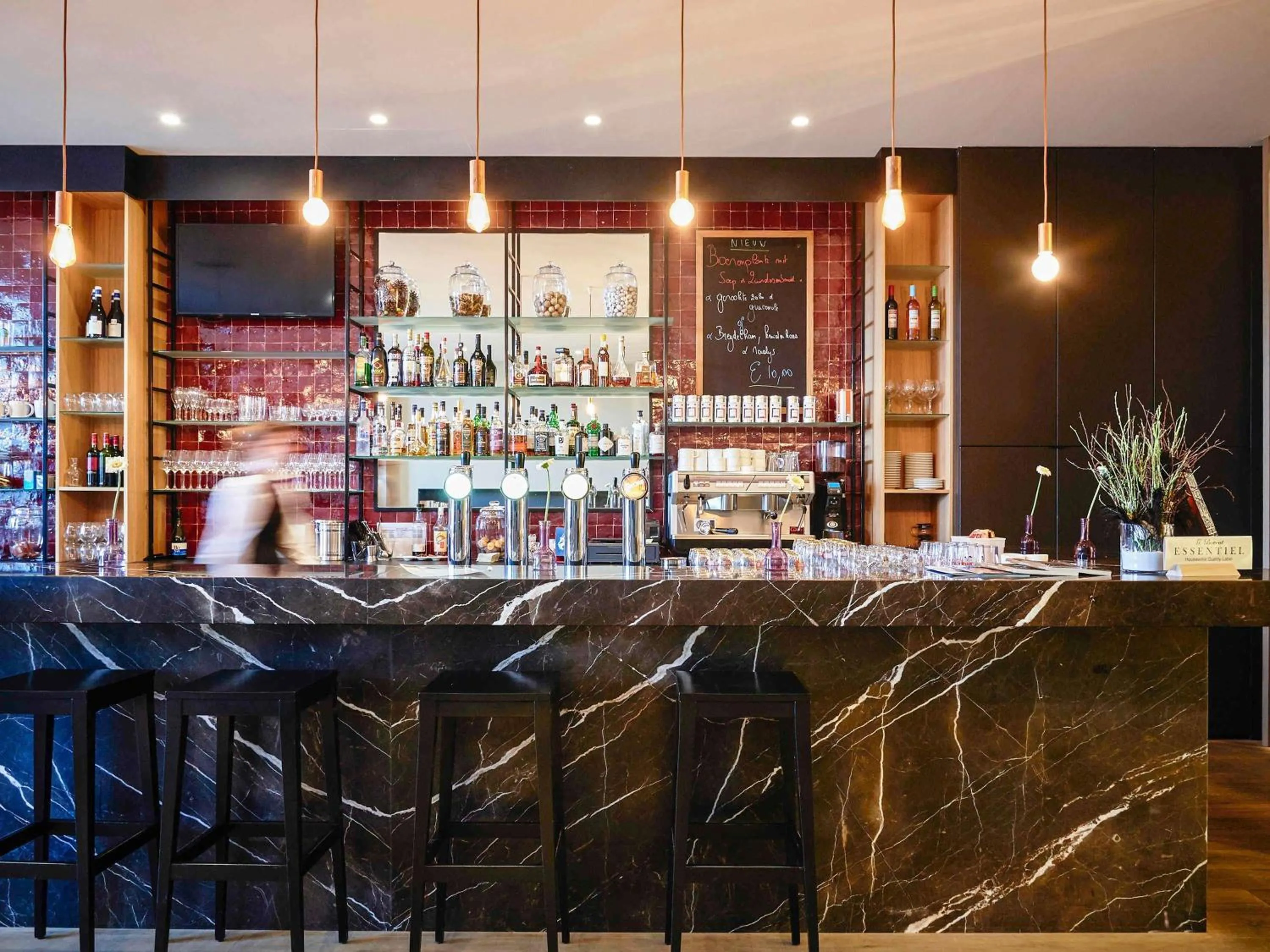 Lounge or bar in Mercure Roeselare