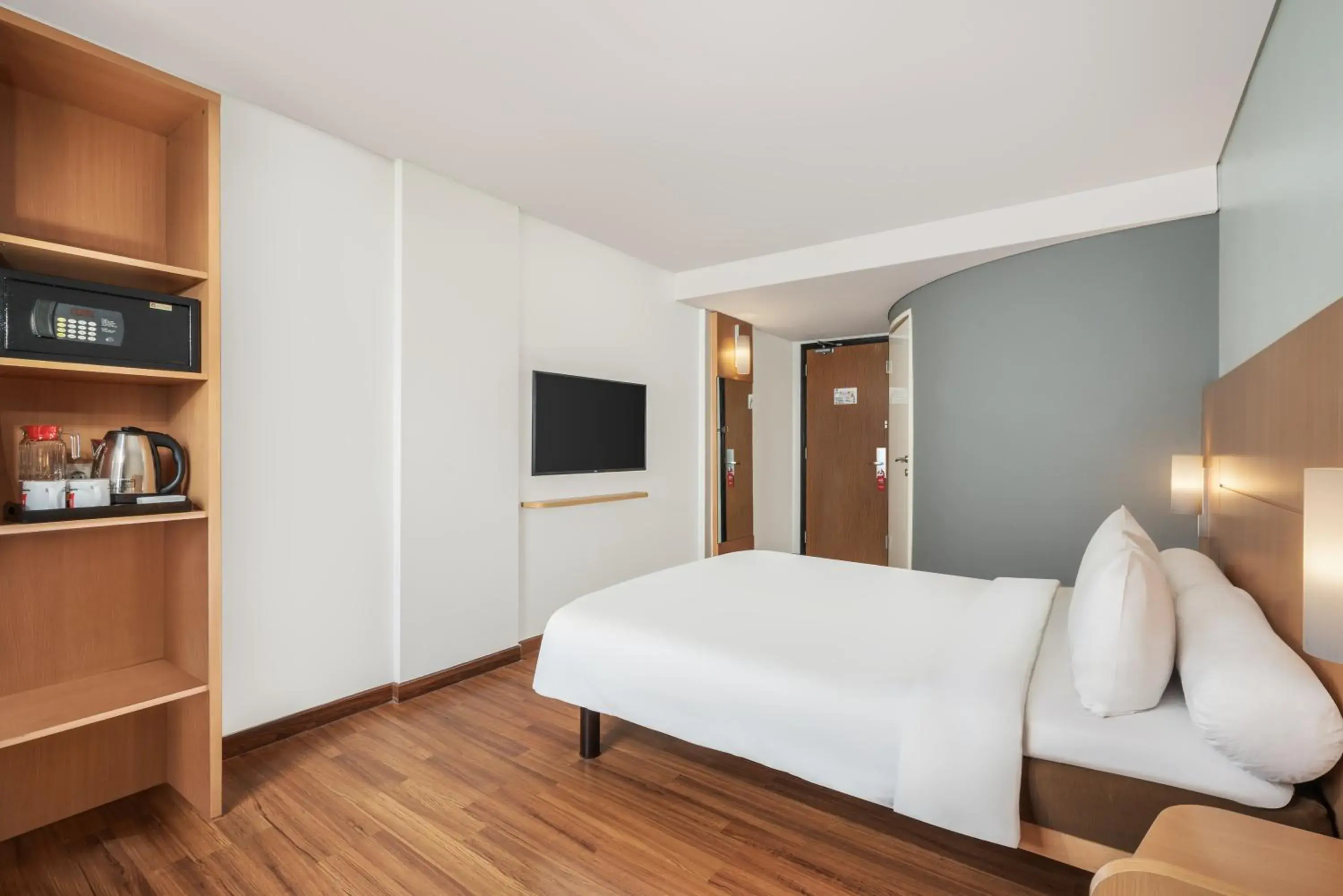 Bedroom, Bed in Ibis Gading Serpong Bedroom, Bed in Ibis Gading Serpong