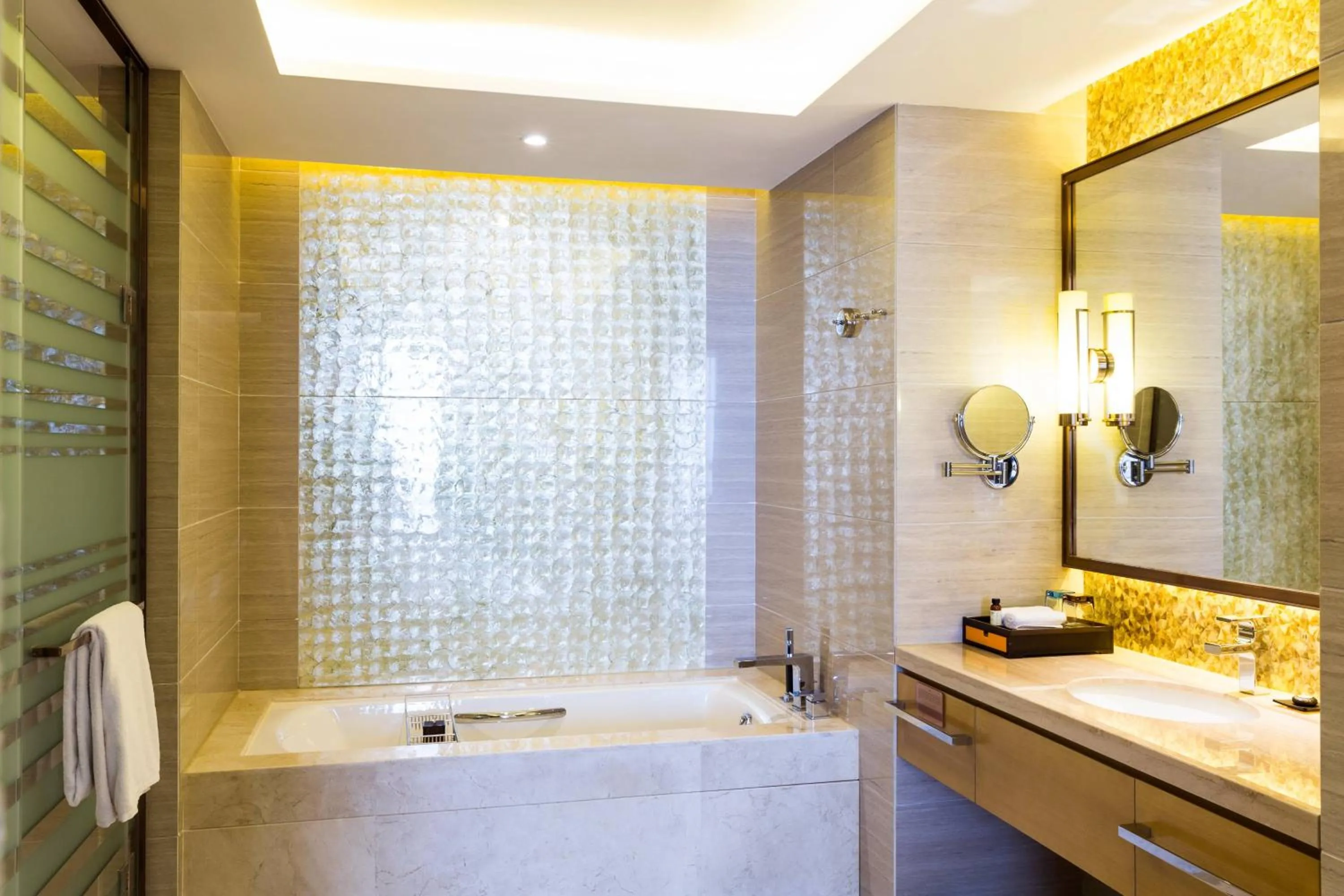 Bathroom in Pullman Changshu Leeman